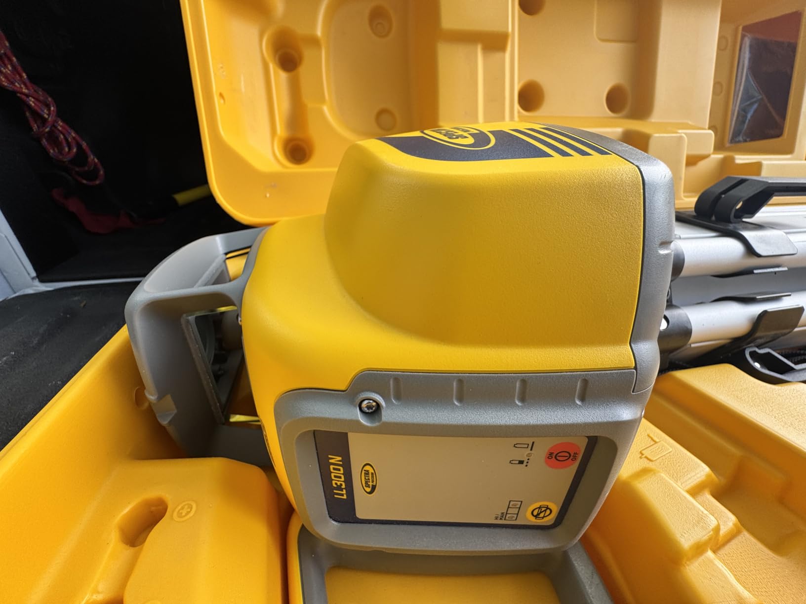 Spectra Precision LL300N-1 Rotary Laser Level Kit inc Tripod & Rod Alkaline customer photo 2