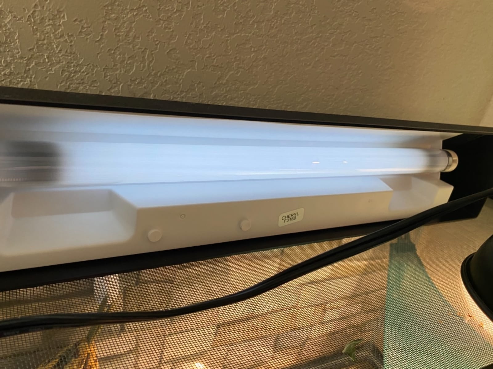 Zilla Desert T8 UVB Fluorescent Light Bulb, 15 Watt customer photo 1