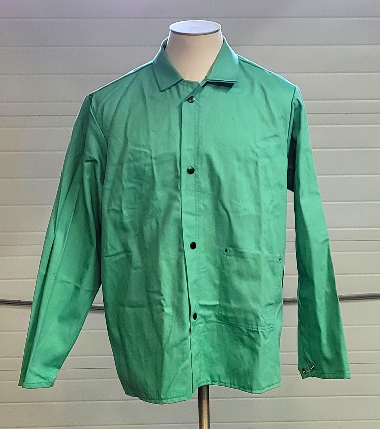 MAGID SparkGuard Flame Resistant Green Welding Jacket | 1 Jacket | 9 oz. Lightweight 100% Cotton Sateen | ASTM D6413 | Men’s | 1830 | Breathable Spark & Heat Protection PPE | PVC-Free customer photo 1