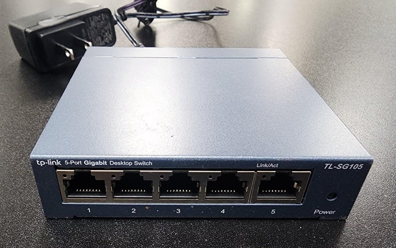 TP-Link TL-SG105, 5 Port Gigabit Unmanaged Ethernet Switch, Network Hub, Ethernet Splitter, Plug & Play, Fanless Metal Design, Shielded Ports, Traffic Optimization customer photo 2