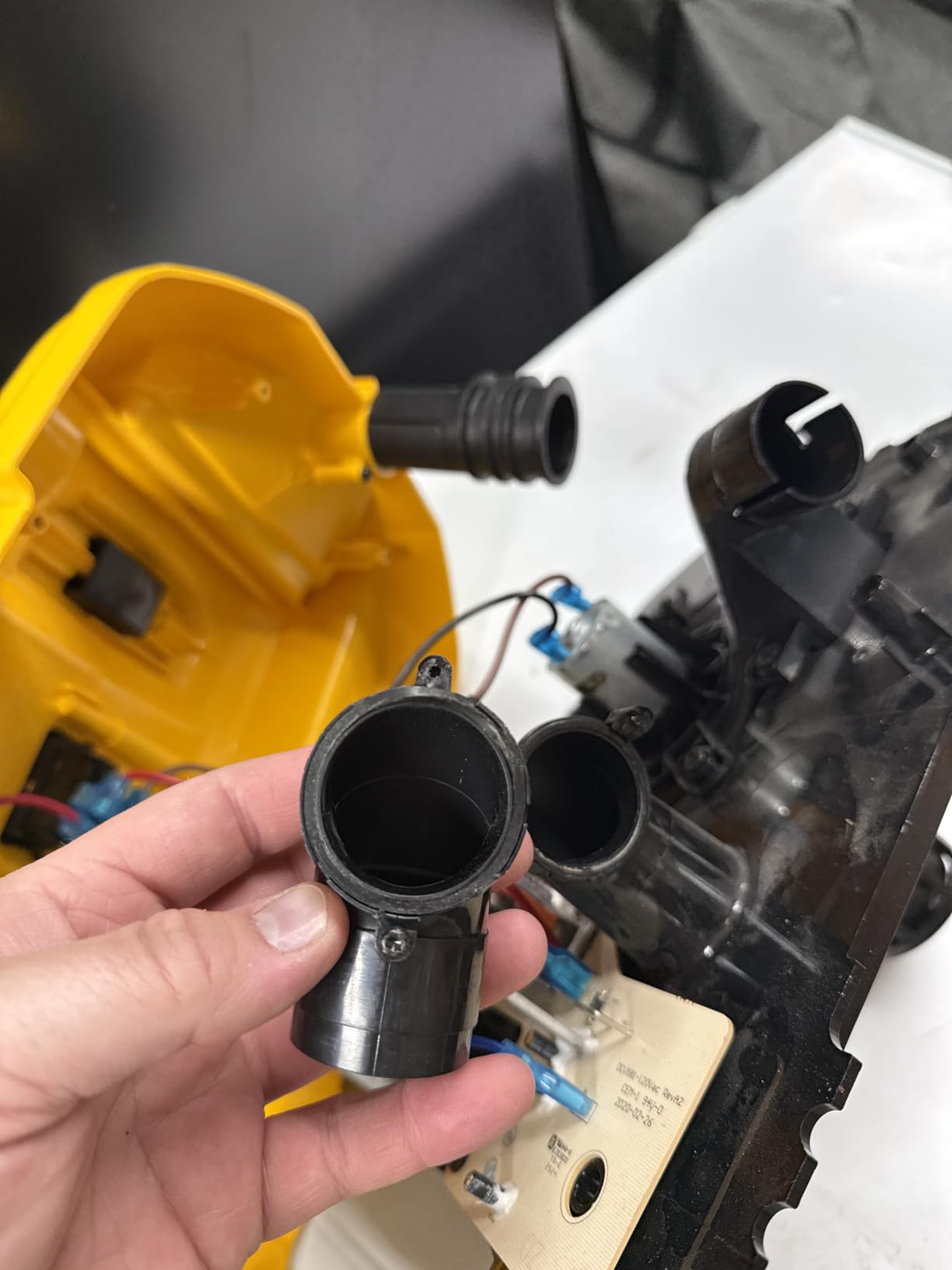 DEWALT 20V MAX Shop Vacuum Wet and Dry, Shop Vac 2 Gallon, Cordless and Corded Wet Dry Vacuum Cleaner, Wide Nozzle, Hepa Filter, Tool Only (DCV581H) customer photo 1