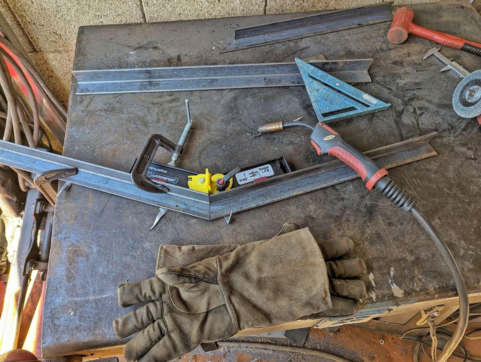 Milescraft 8402 Angle Finder – Transfer Angles from Walls & Corners to Miter Saw. Physical Reference Jig for Crown Molding and Trim Work. Inside or Outside Corners. customer photo 1