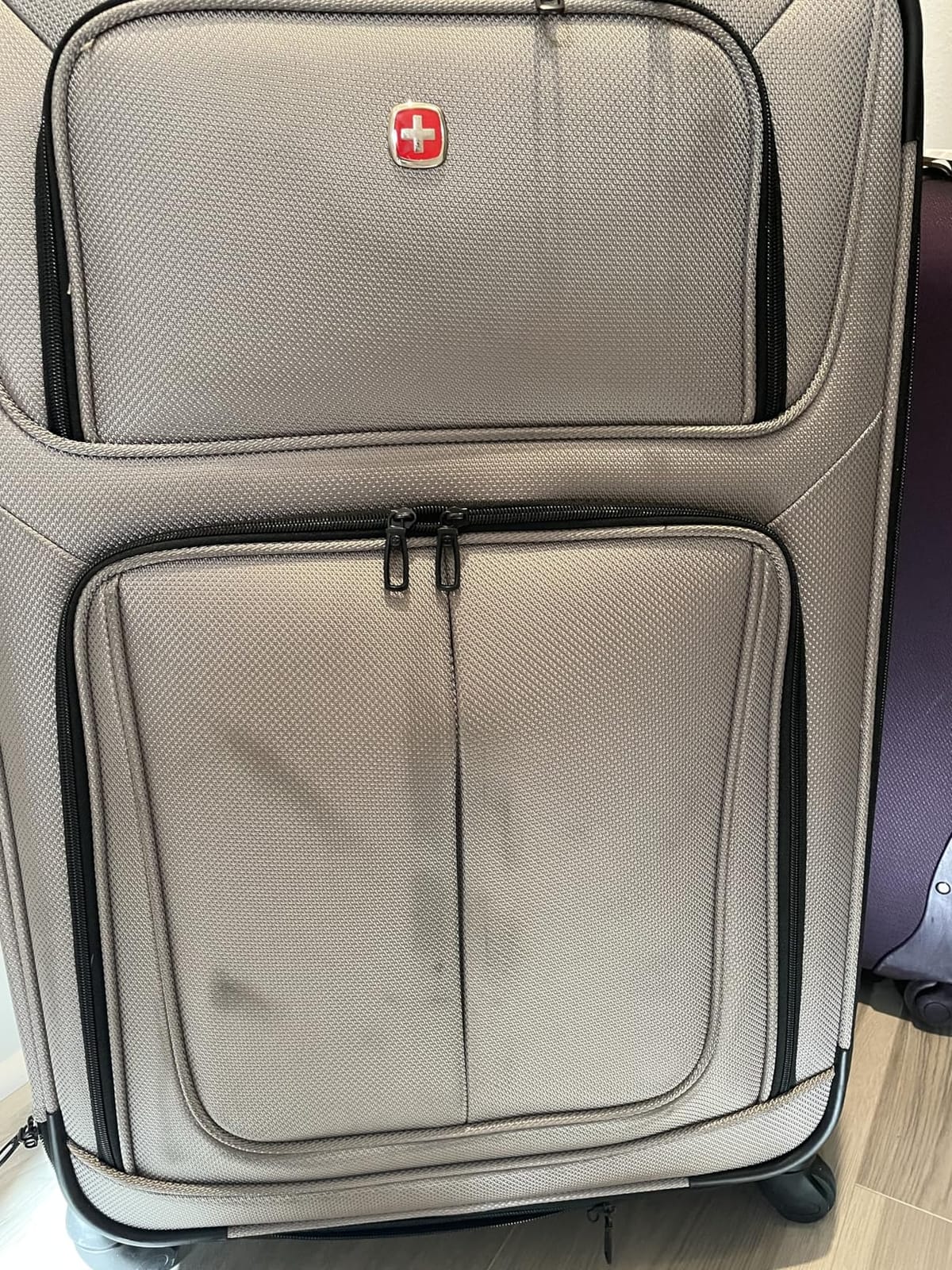 SwissGear Sion Softside Expandable Spinner Luggage Durable Lightweight Travel Suitcase, Black, Checked-Large customer photo 1
