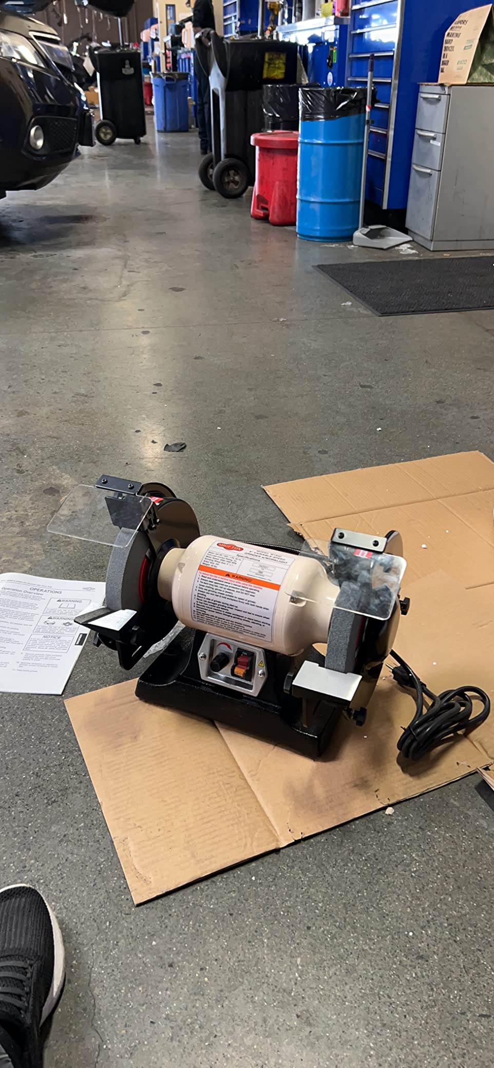 Shop Fox W1840 Variable-Speed Grinder with Work Light, 8