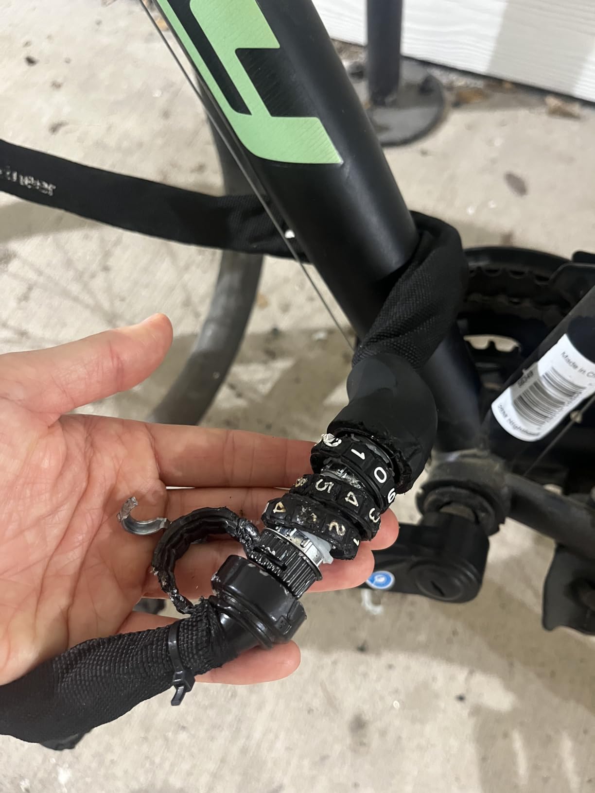 Sportneer Bike Lock: 5 Digit Combination High Security Anti Theft Bike Chain Lock - 3.2/3.6/4ft Heavy Duty Keyless Bicycle Lock for Bike, Motorcycle, Scooter, Door & Gate - 4/6mm Thick, Easy to Use customer photo 2