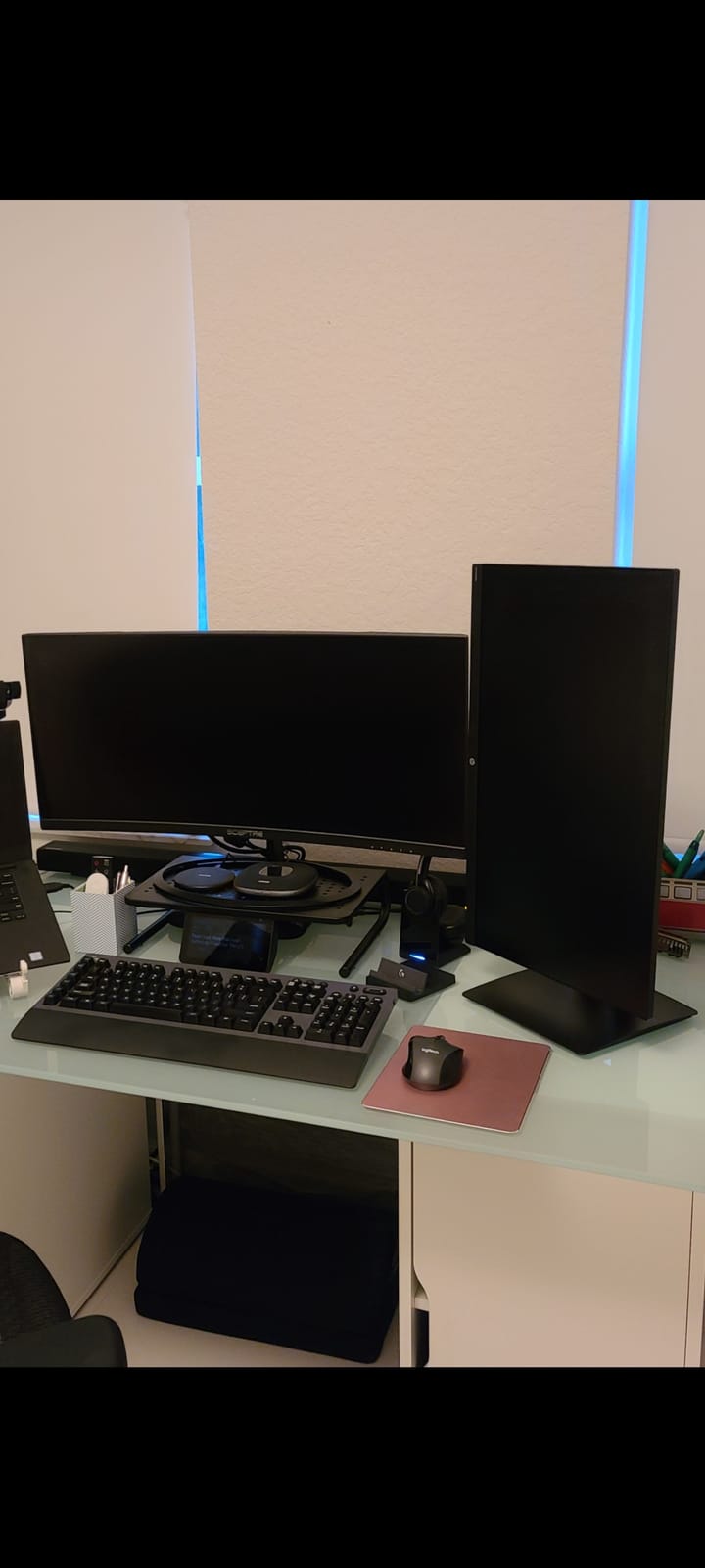 HP VH240a 23.8-inch Full HD 1080p IPS LED Monitor with Built-in Speakers and VESA Mounting, Rotating Portrait & Landscape, Tilt, and HDMI & VGA Ports (2DS80AA#ABA) - Black customer photo 2
