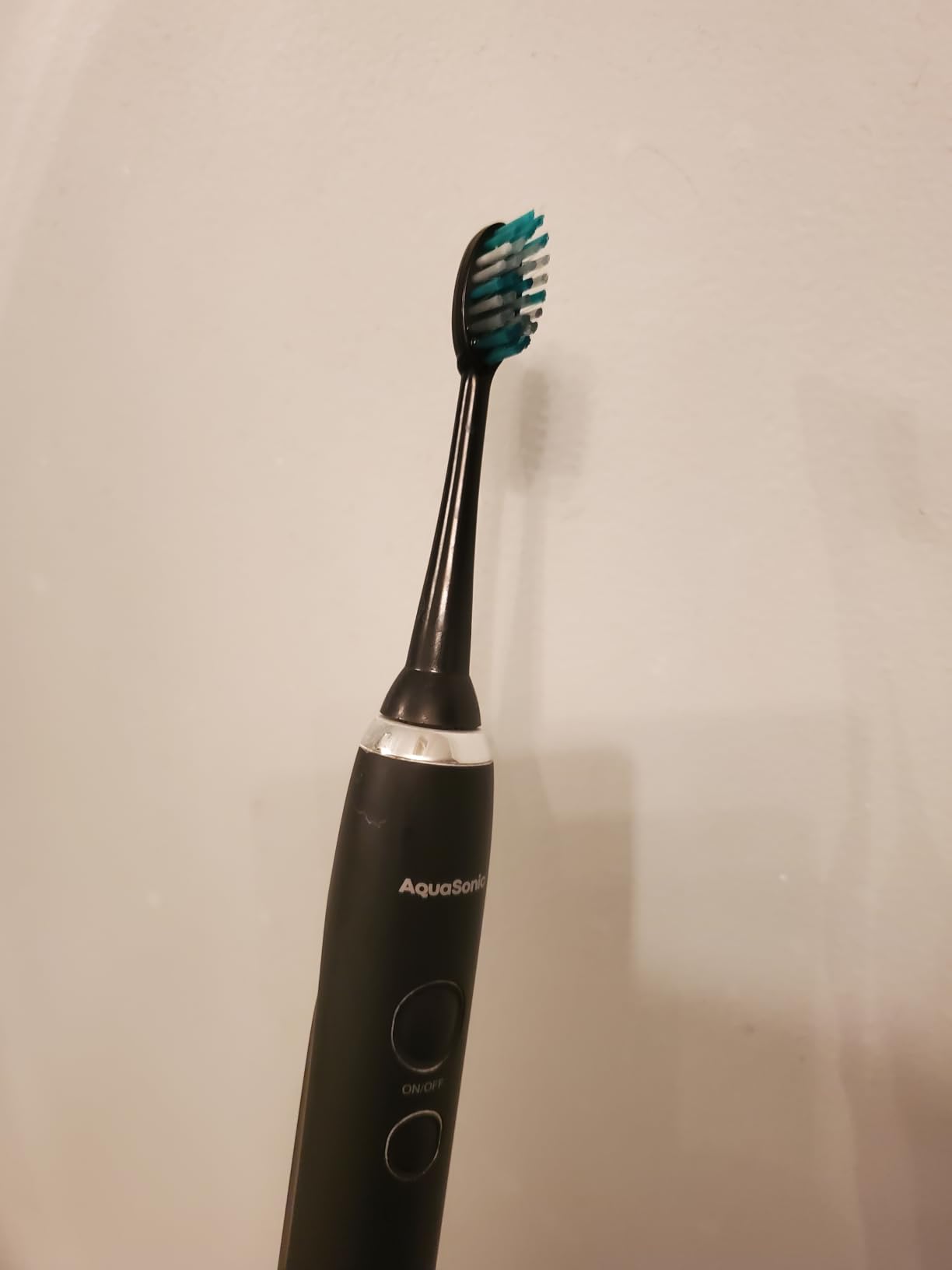 Aquasonic Black Series Ultra Whitening Toothbrush – ADA Accepted Electric Toothbrush- 8 Brush Heads & Travel Case – 40,000 VPM Electric Motor & Wireless Charging - 4 Modes w Smart Timer customer photo 2
