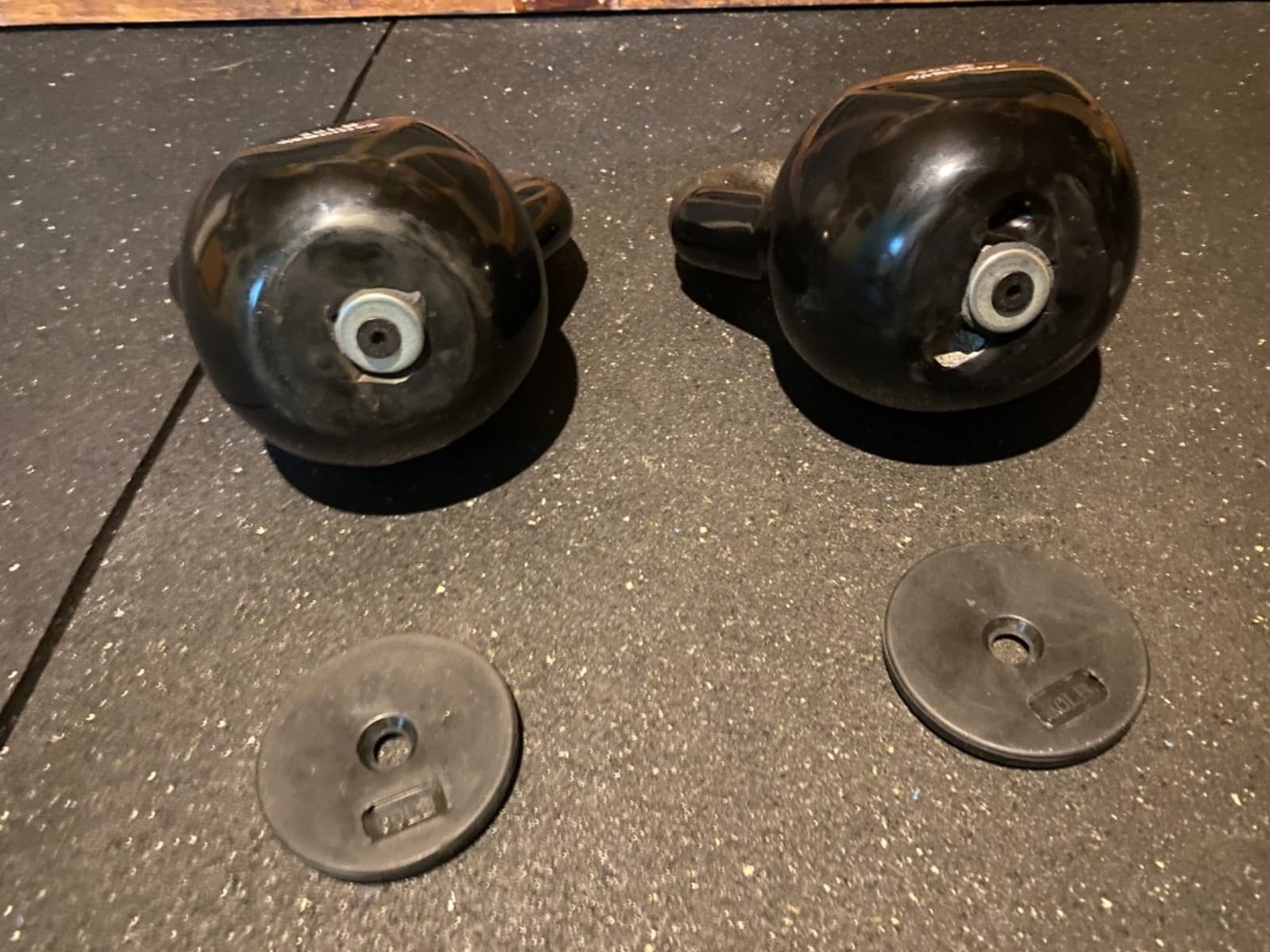 Kettlebell Sets Professional Grade - Strength Training Kettlebells for Home Workout - Cast Iron Kettle Bell Weight Sets for Men & Women with Special Protective Bottom customer photo 1