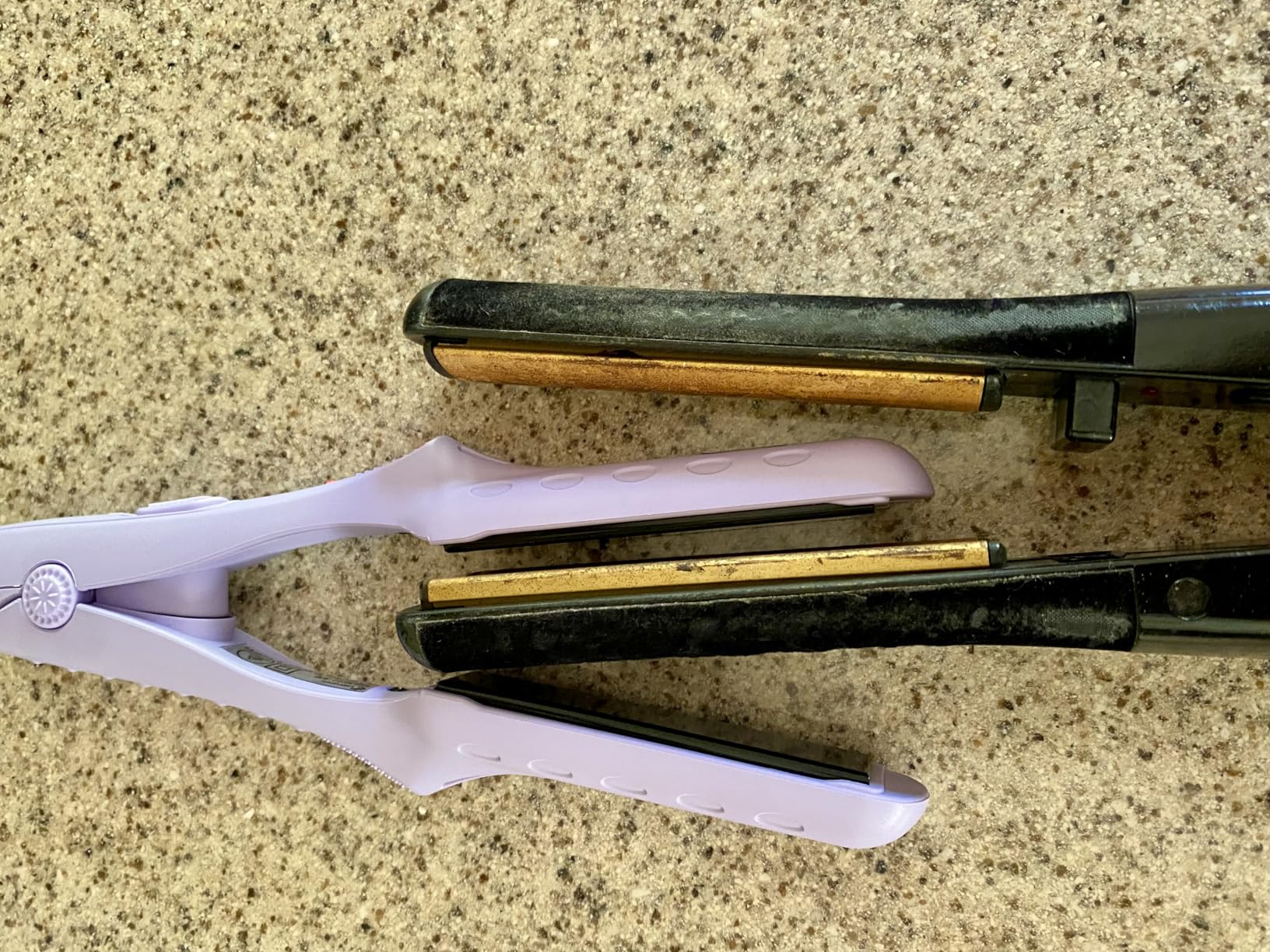 LOVANI Mini Flat Iron 0.5 inch, Dual Voltage Travel Hair Straightener for Short to Medium Hair & Bangs, Small Size Ceramic Tourmaline 3D Floating Plates, Heat‑Resistant Pouch Included customer photo 2