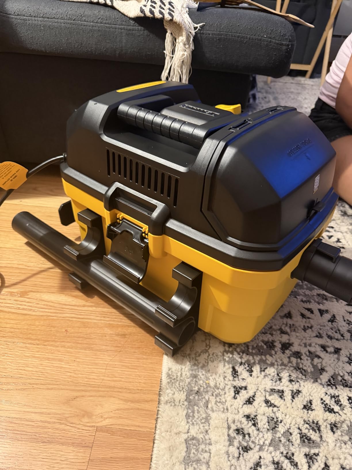 DEWALT 4 Gal. 5.0 HP Poly Wet/Dry Vacuum with Hose and Accessories DXV04T customer photo 2