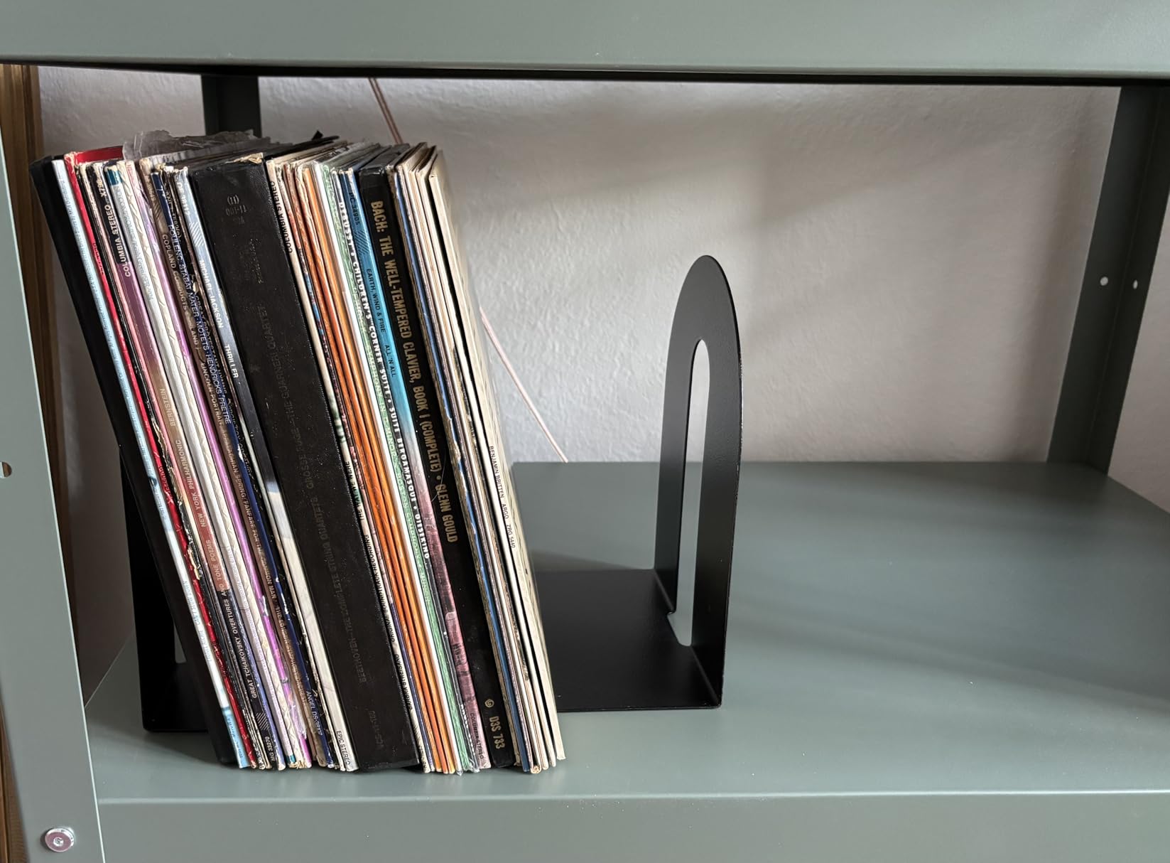 Officemate Heavy Weighted Metal Bookends Set of 2, 10-Inch Steel Book Ends for Shelves, Non-Skid Base Book Supports for Books, Binders, and Office Organization, Black customer photo 2