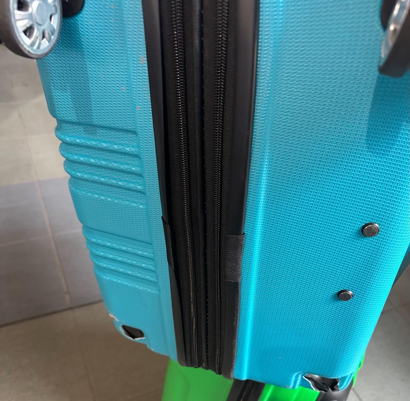 Rockland London Hardside Spinner Wheel Luggage, Blue, Carry-On 20-Inch customer photo 2