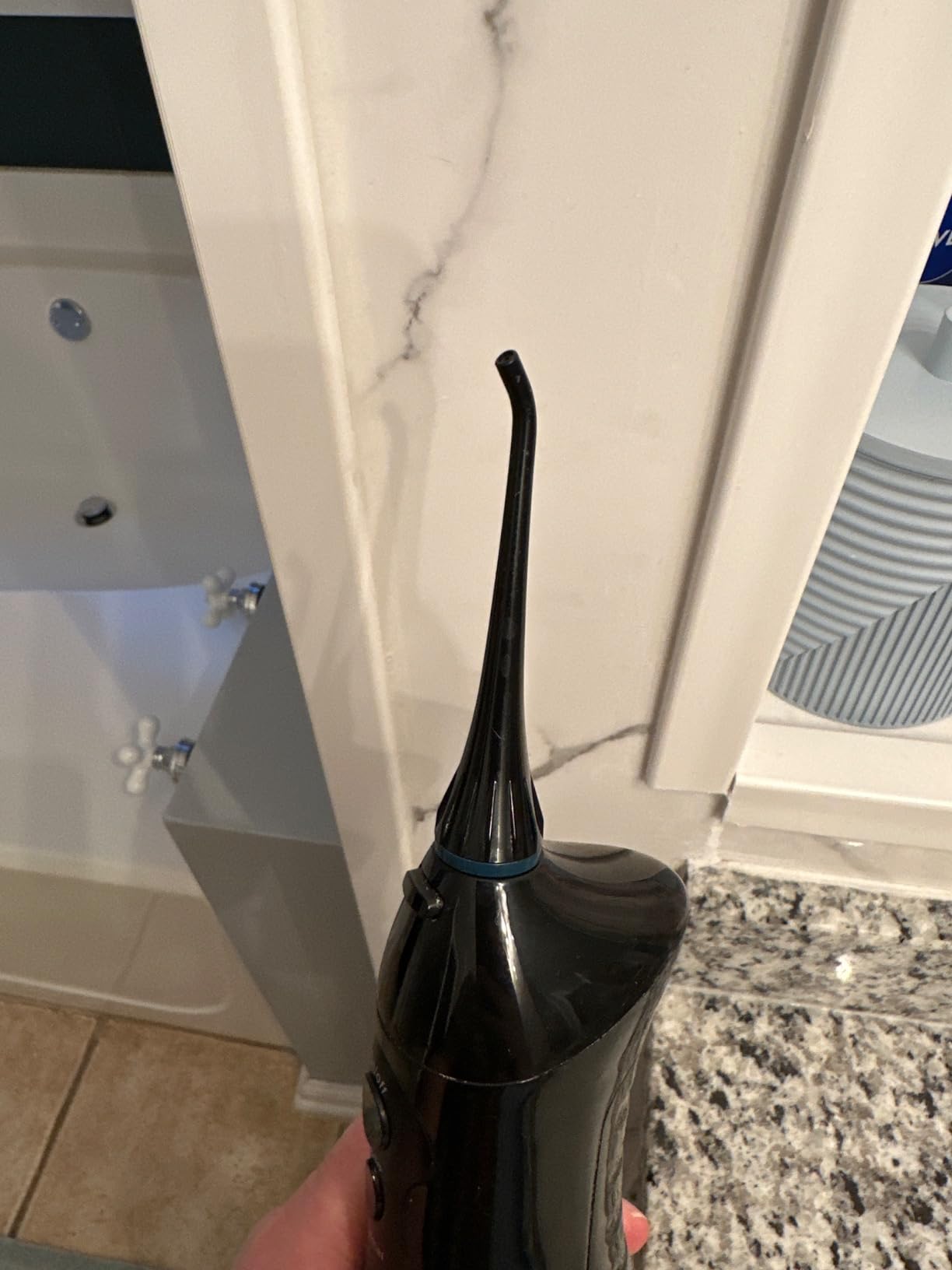 Hangsun Water Flossers for Teeth Cordless Rechargeable Dental Oral Irrigator Water Jet for Teeth Braces Care with 8 Jet Tips for Travel and Home Use (White) customer photo 2
