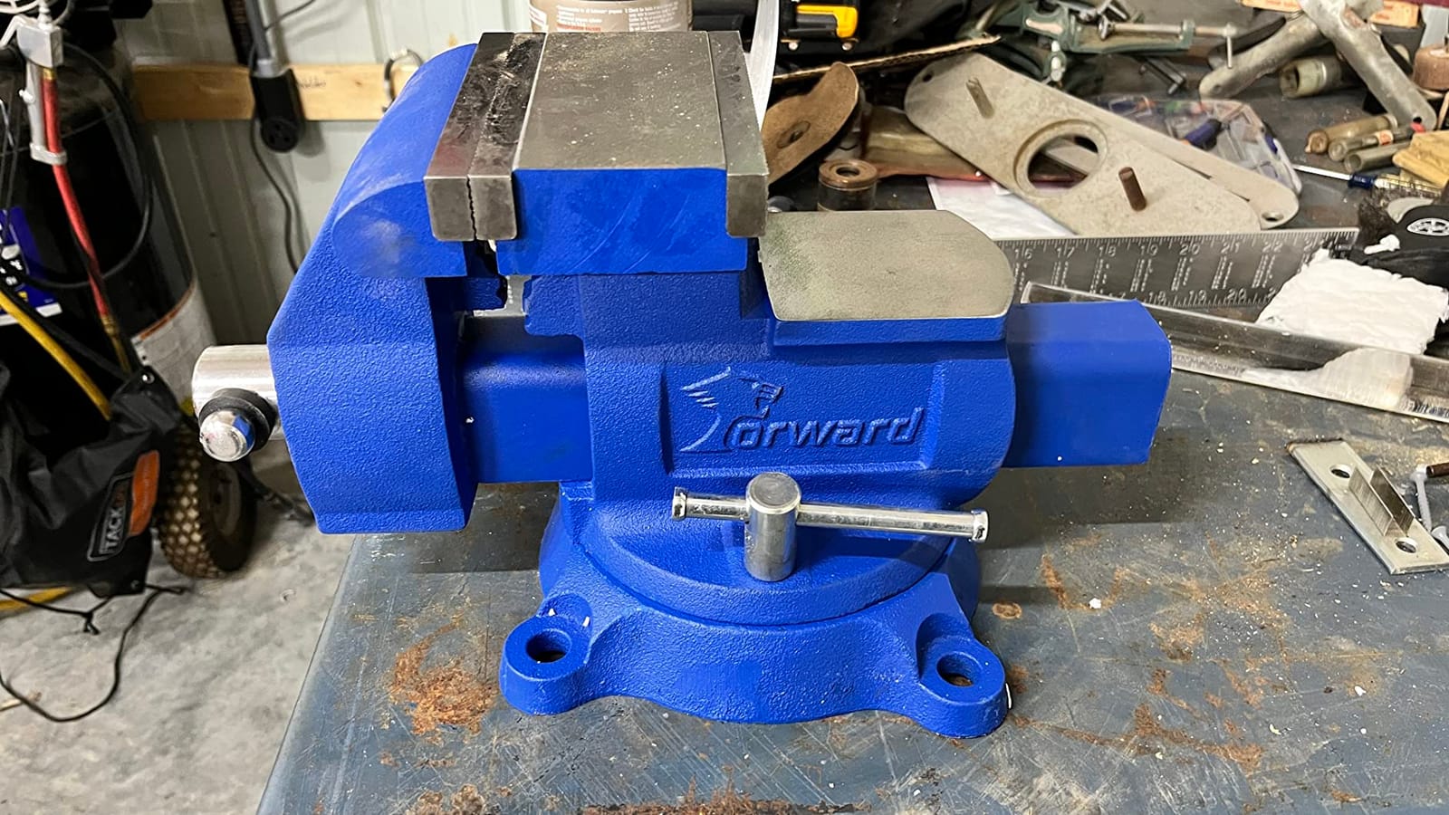 Forward CR60A 6.5 Inch Bench Vise Heavy Duty with Anvil and 210°Swivel Base customer photo 2