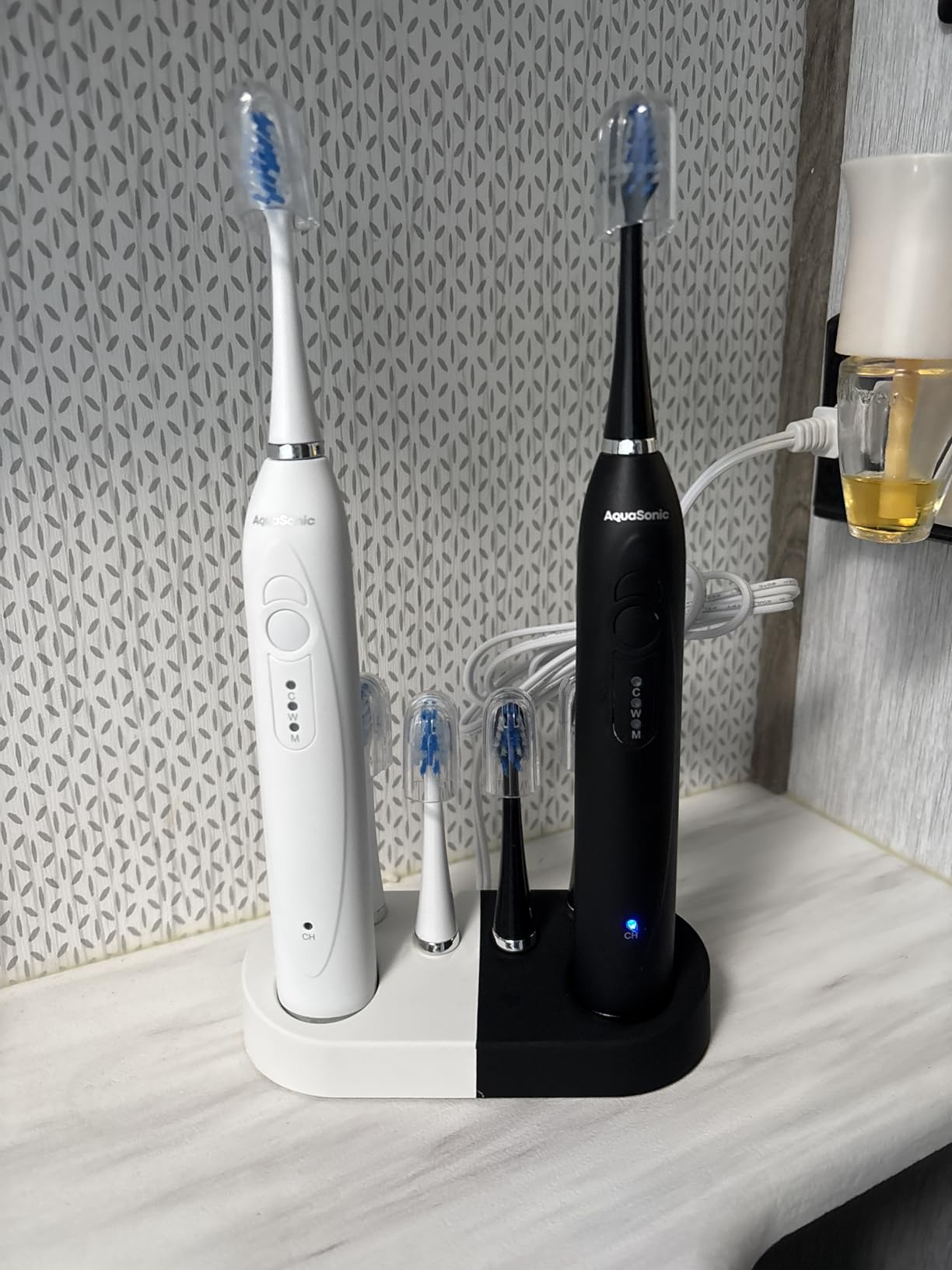 Aquasonic Duo - Dual Handle Ultra Whitening 40,000 VPM Wireless Charging Electric ToothBrushes - 3 Modes with Smart Timers - 10 Dupont Brush Heads & 2 Travel Cases Included customer photo 1