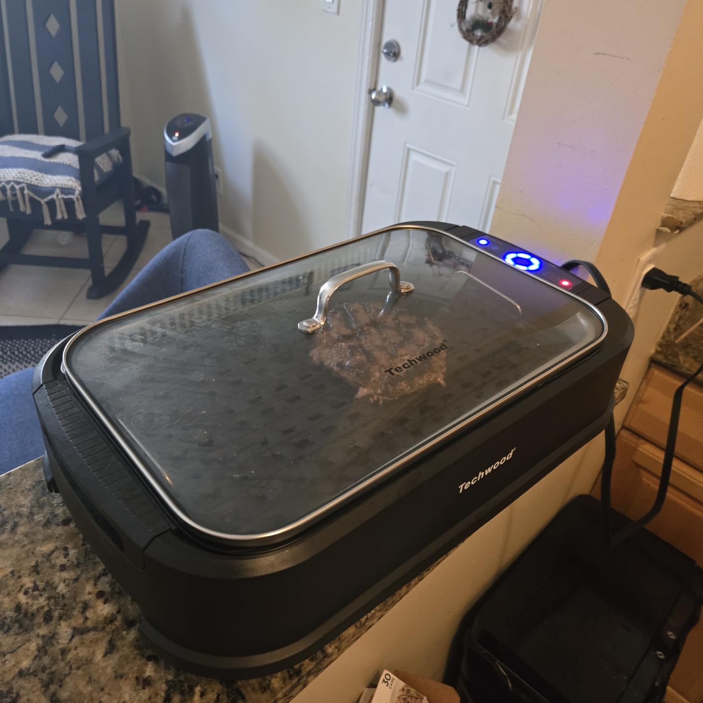 Indoor Smokeless Grill, Techwood 1500W Electric Indoor Grill with Tempered Glass Lid, Portable Non-stick BBQ Korean, Turbo Smoke Extractor Technology, Drip Tray& Double Removable Plate, Black customer photo 2