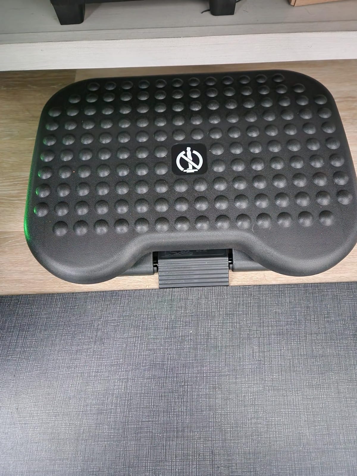 HUANUO Adjustable Foot Rest for Under Desk with Massage Surface and Tilt customer photo 1
