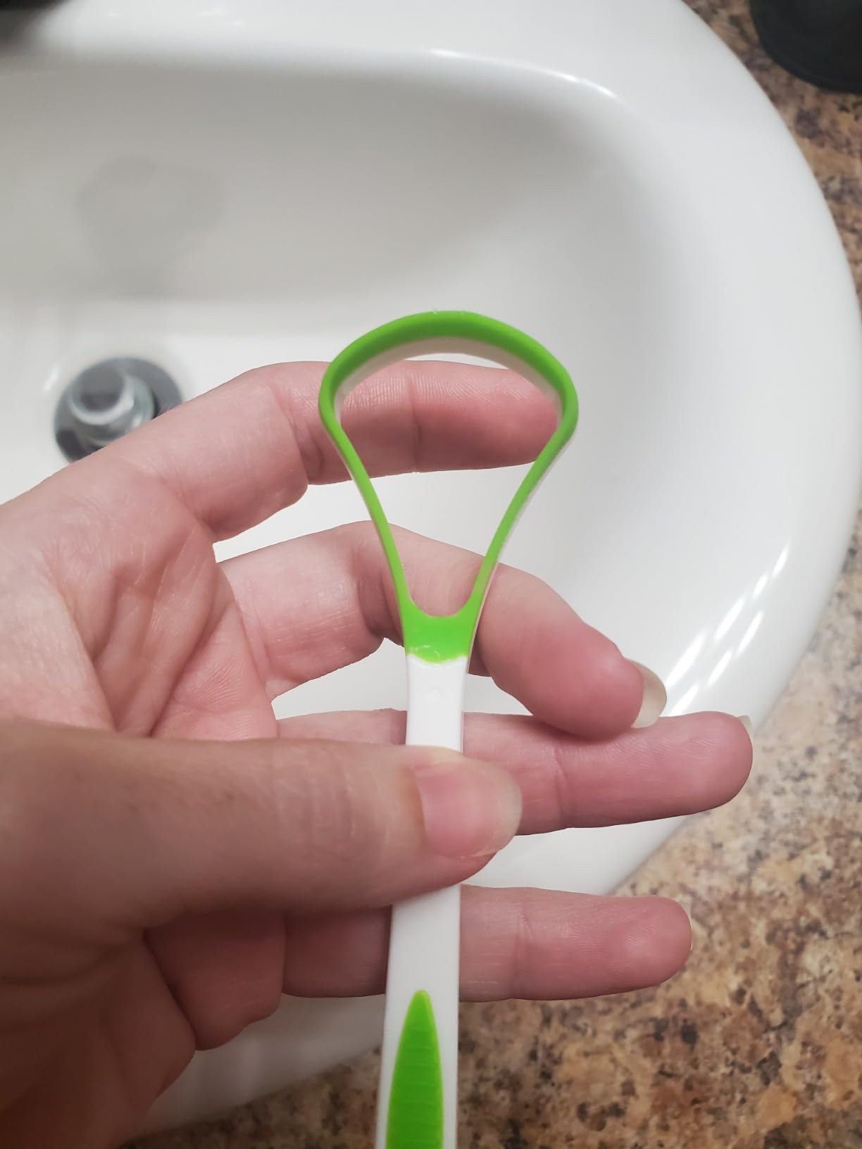 Tongue Scraper Cleaner 100% BPA Free Tongue Scrapers with Travel Handy Case for Adults, Kids, Healthy Oral Care, Easy to Use, Help Fight Bad Breath (4 PACK) customer photo 1