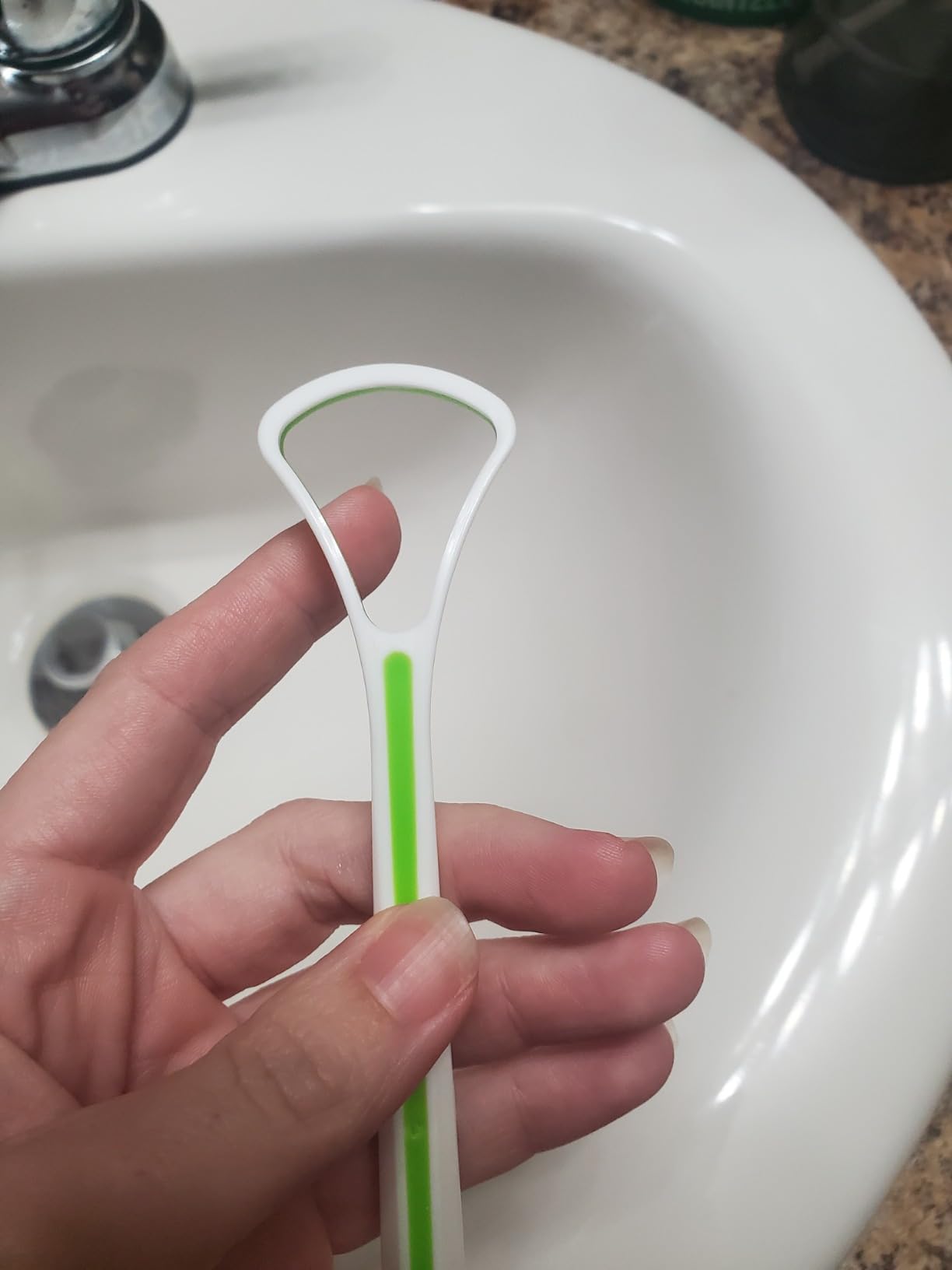 Tongue Scraper Cleaner 100% BPA Free Tongue Scrapers with Travel Handy Case for Adults, Kids, Healthy Oral Care, Easy to Use, Help Fight Bad Breath (4 PACK) customer photo 2