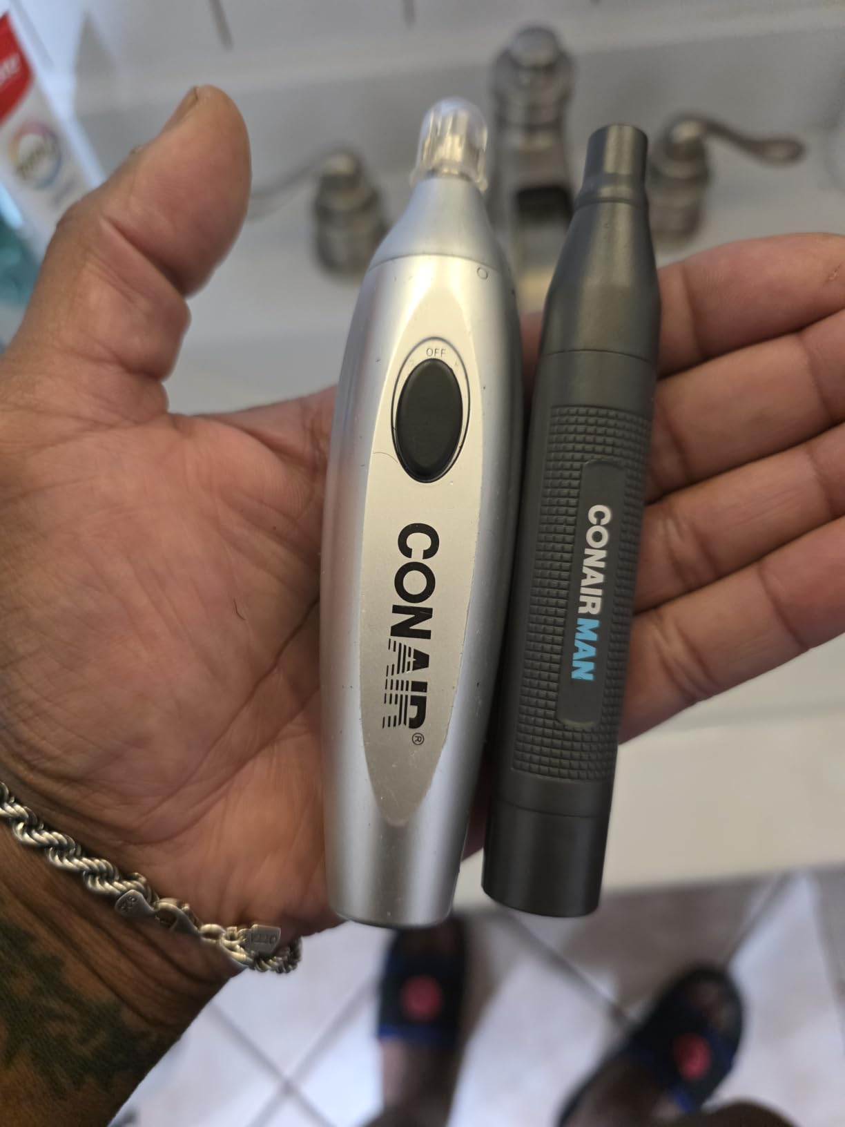 ConairMAN Ear and Nose Hair Trimmer for Men, Cordless, 360° Bevel Blade customer photo 2