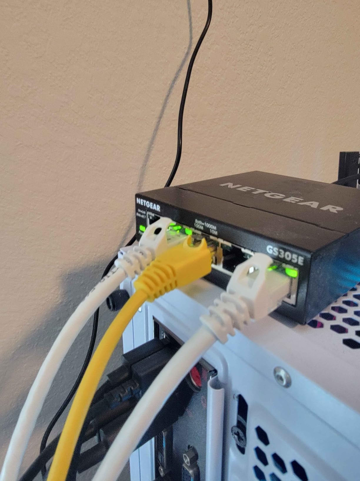 NETGEAR 5-Port Gigabit Ethernet Easy Smart Managed Network Switch (GS305E) customer photo 1