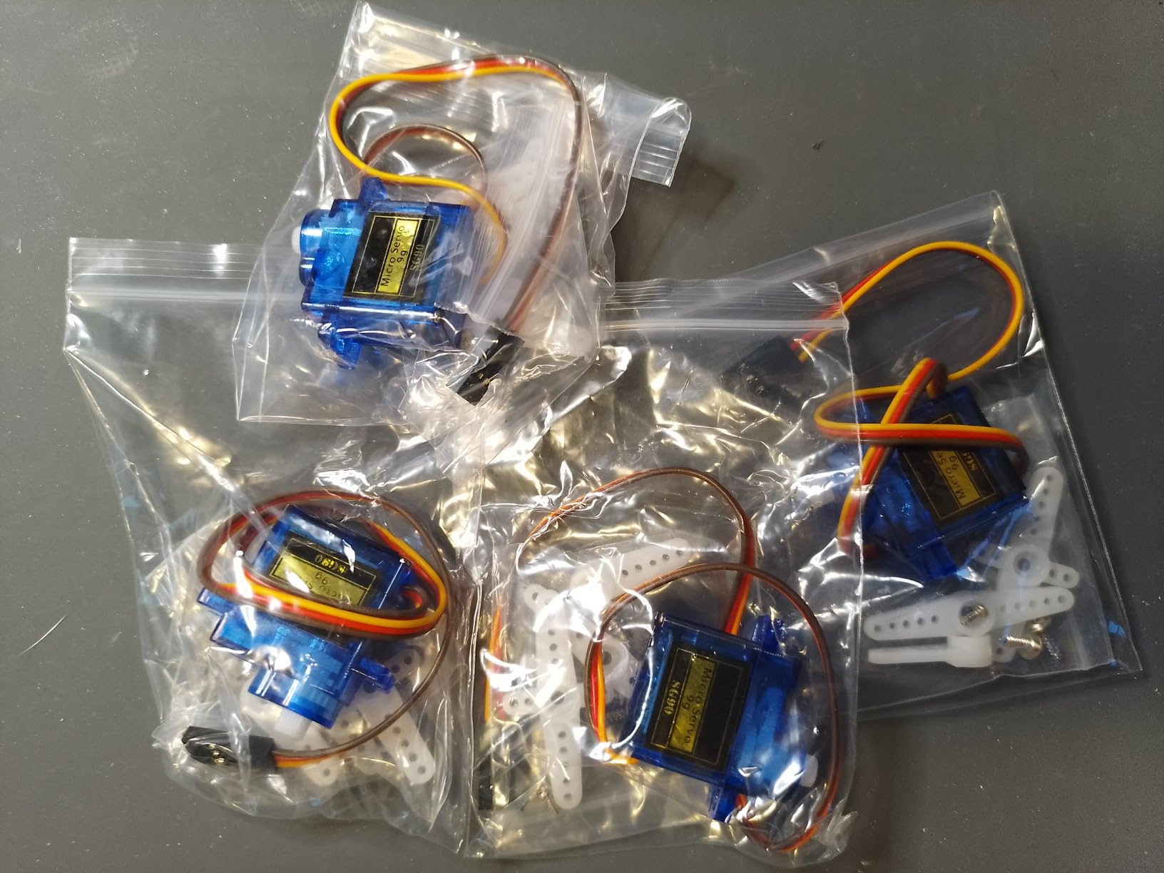 Dorhea 5 Pcs SG90 Micro Servo Motor Mini SG90 9g Servo Kit Compatible with RC Helicopter Airplane Car Boat Robot Arm/Hand/Walking/Door Lock Control customer photo 2