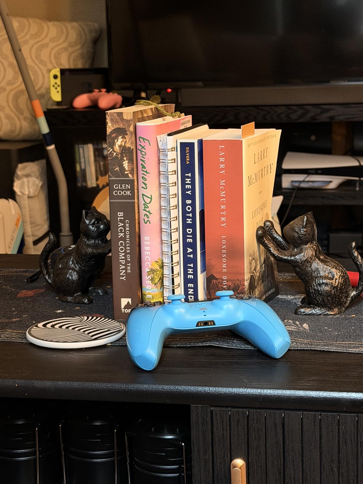 Ambipolar Cat Decorative Bookends, Unique Book Ends to Hold Books Heavy Duty for Office Desk, Vintage Antique Black Home Decor, Shelf Decoration, Modern Living Room Decor customer photo 2