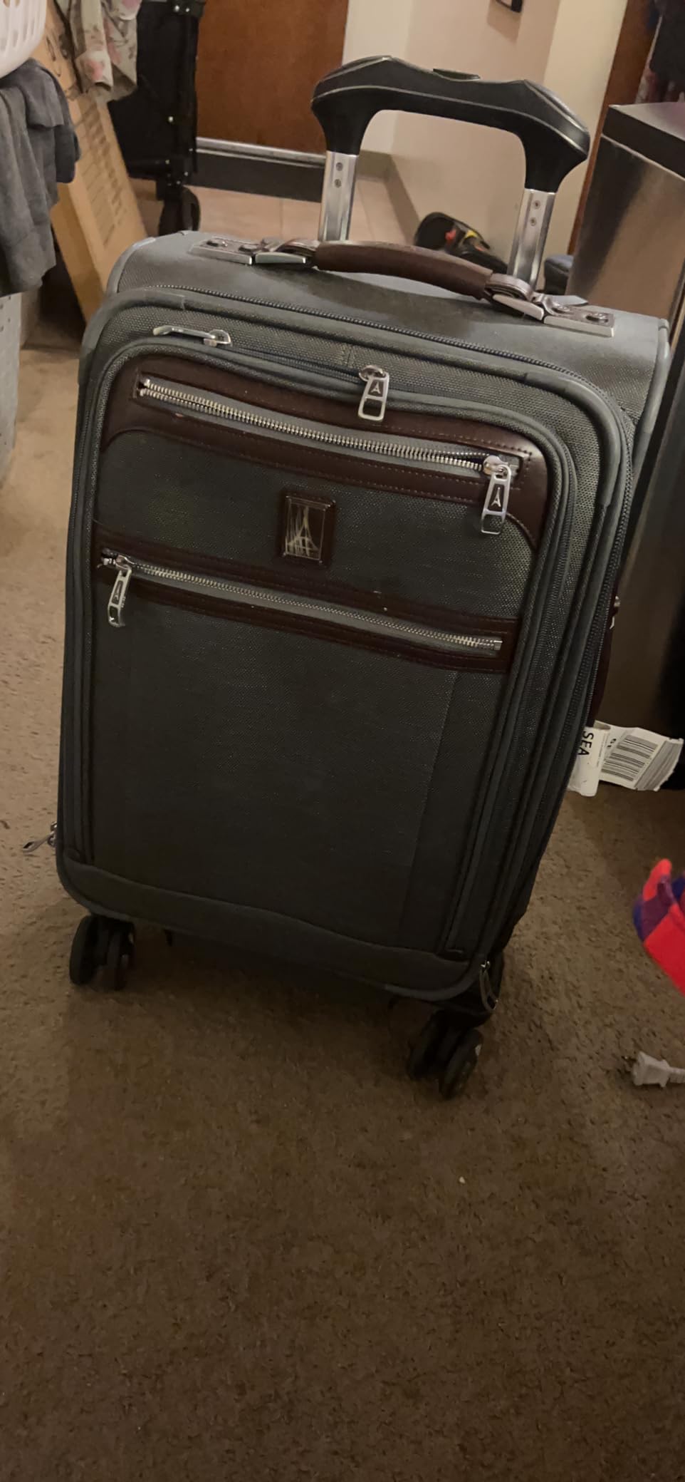 Travelpro Platinum Elite Carry-On Luggage Spinner, True Navy, 21-Inch customer photo 2
