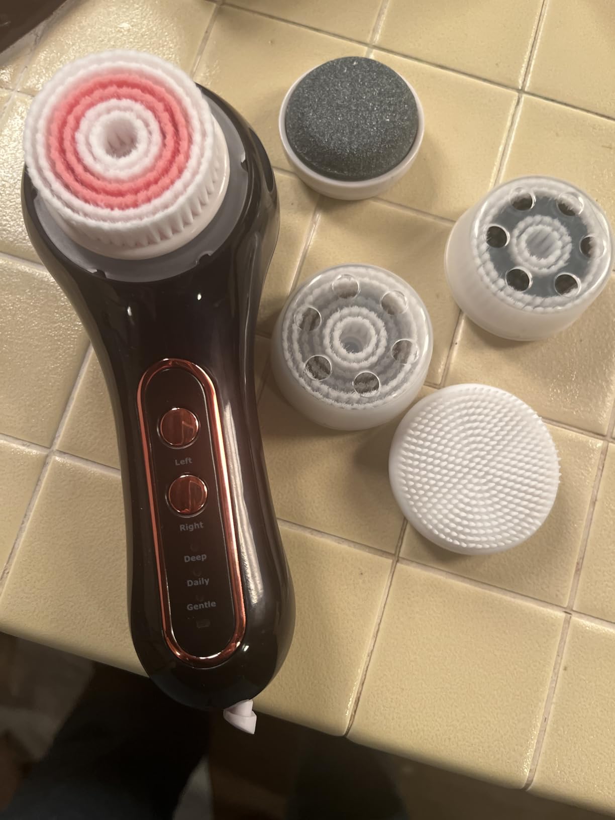 UMICKOO Electric Facial Cleansing Brush, 2-Way Rotating Face Scrubber for Daily & Deep Cleaning, 3 Modes, 5 Brush Heads, Rechargeable, IPX7 Waterproof for All Skin Types customer photo 1