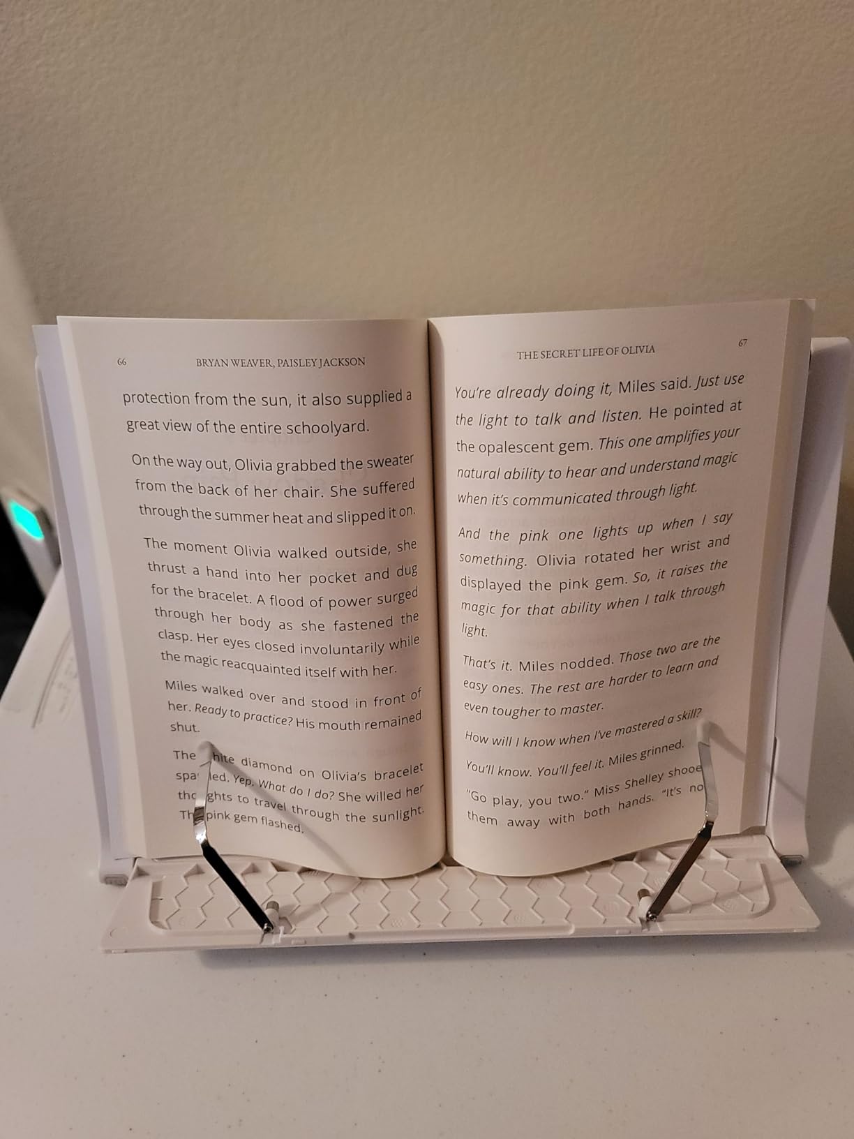 Readaeer Portable Book Stand Free Angle Adjustable Book Holder for Thick Textbook Collapsible Lightweight Book Rest (White) customer photo 1