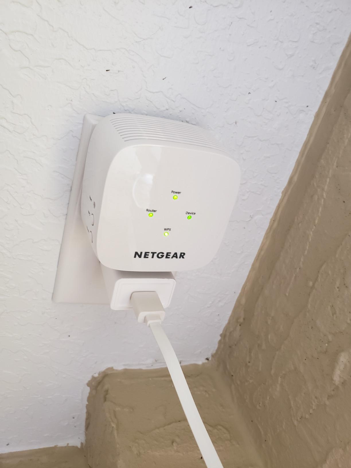 NETGEAR WiFi Extender EX5000, up to 1,500 sq ft, 1.2 Gbps customer photo 1