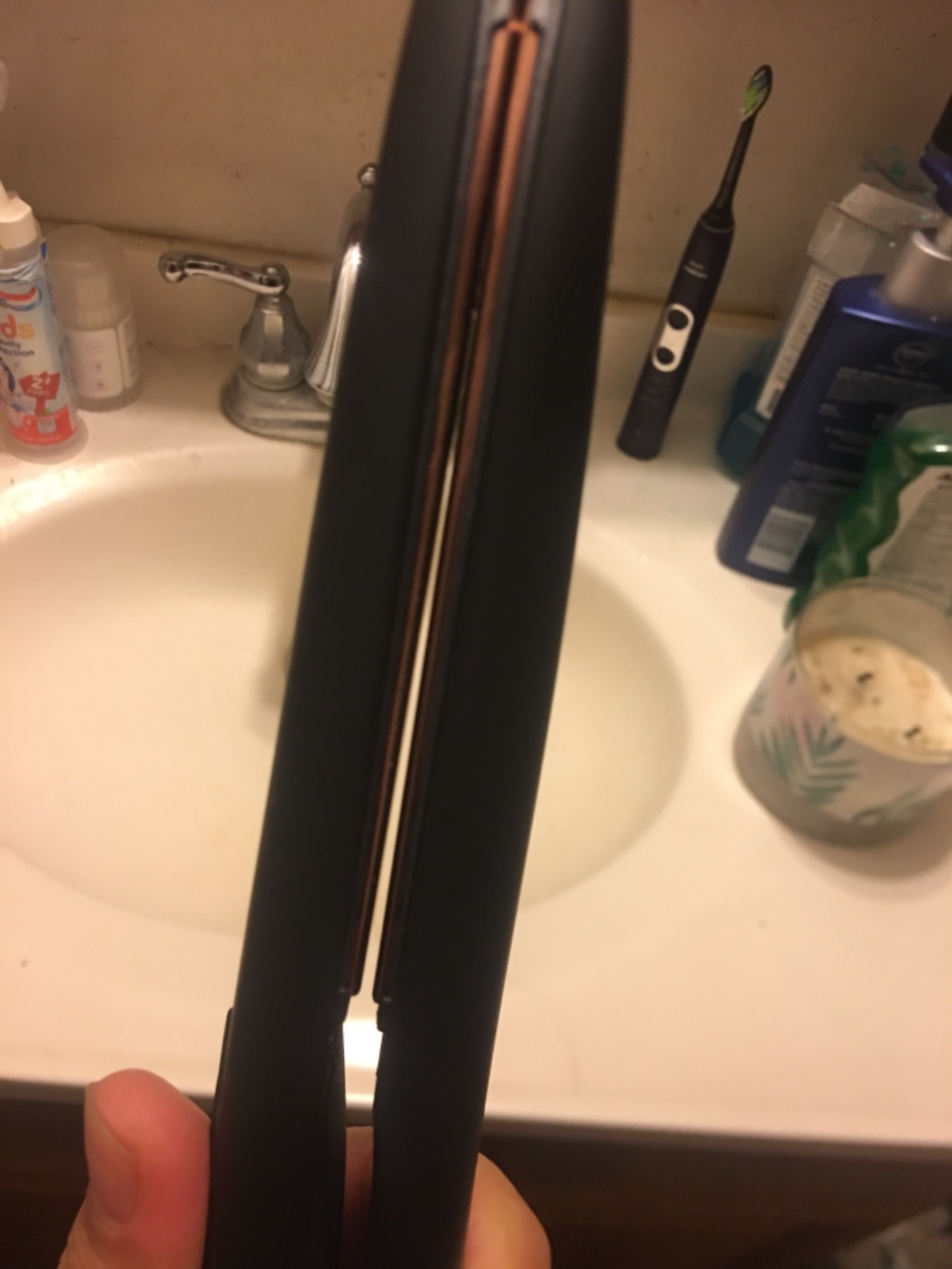VANESSA PRO Titanium Flat Iron 1 Inch Hair Straightener for Smooth Results customer photo 1