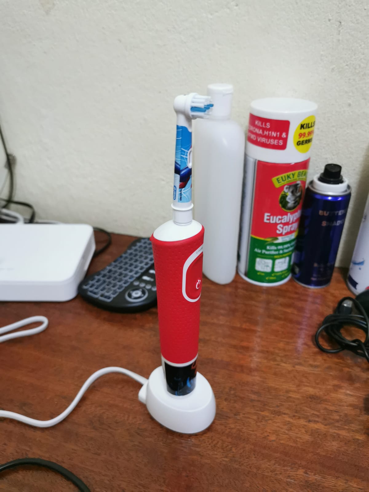 Oral-B Kids Electric Toothbrush Featuring Marvel's Spiderman, for Kids 3+ customer photo 1
