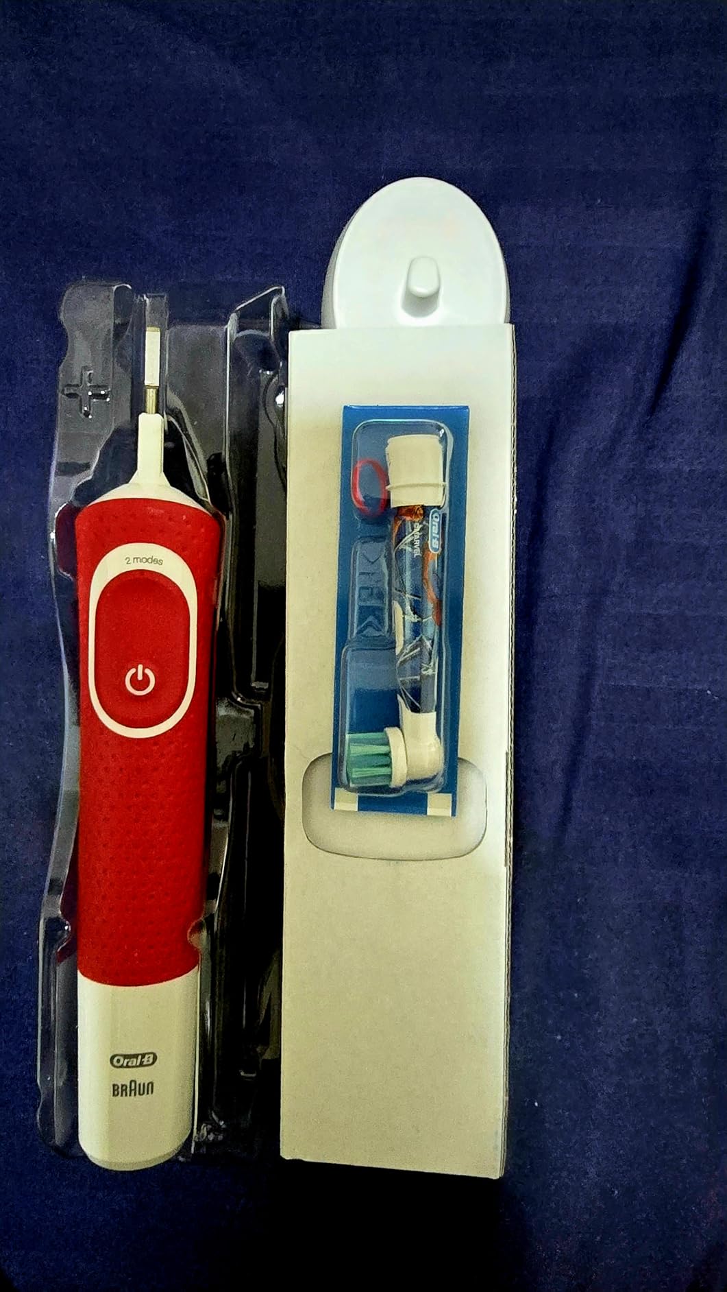 Oral-B Kids Electric Toothbrush Featuring Marvel's Spiderman, for Kids 3+ customer photo 2