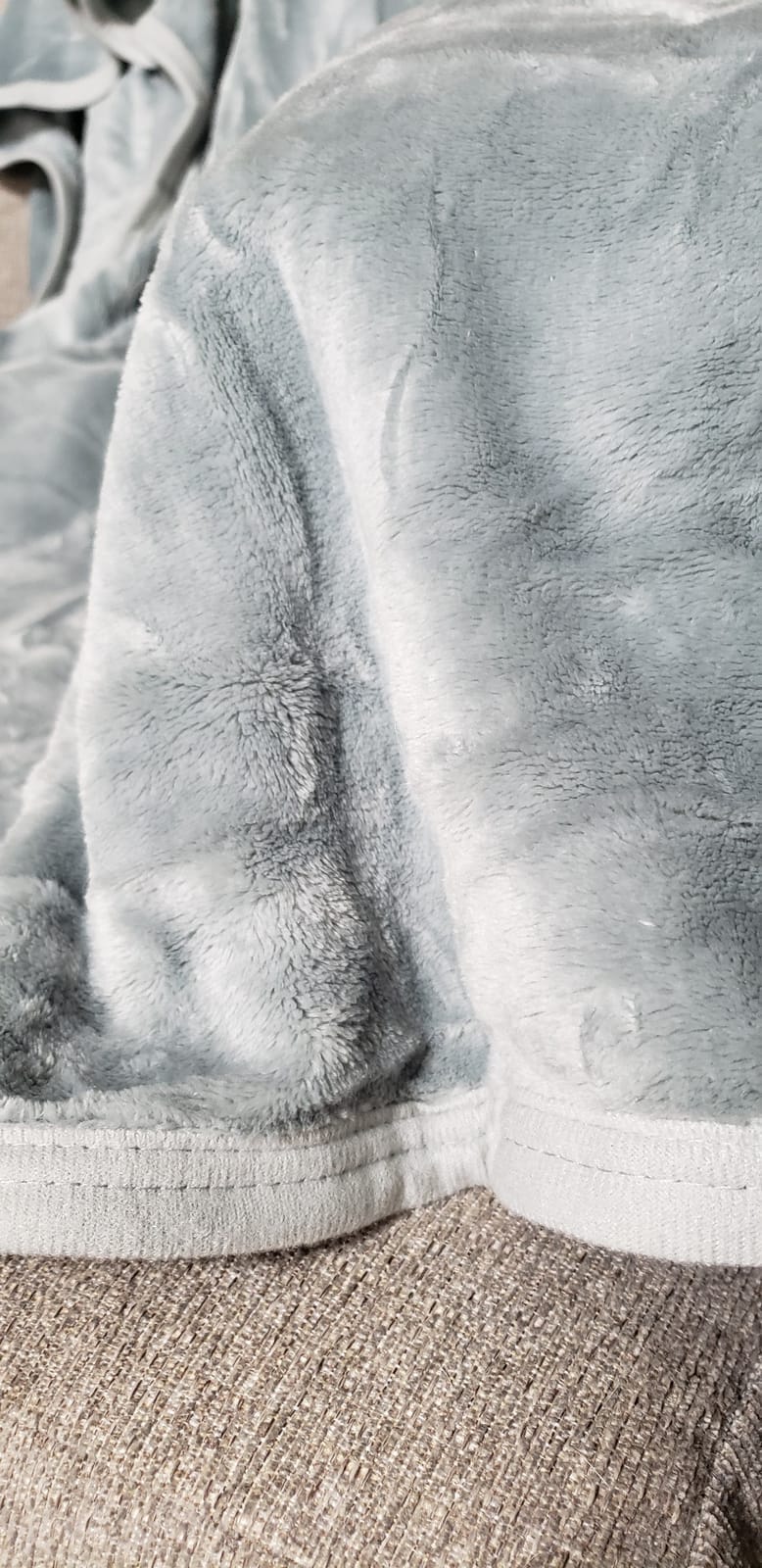 EIUE Comfortable Flannel Fleece Blanket,Ultra Soft Lightweight Portable Travel Blanket for Airplane,Reversible Microfiber Blanket for All Seasons(Grey,40x60) customer photo 2