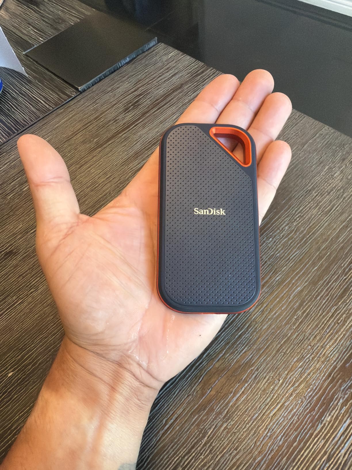 Sandisk 1TB Extreme PRO Portable SSD, Up to 2000MB/s Read Speeds-Old Model customer photo 1