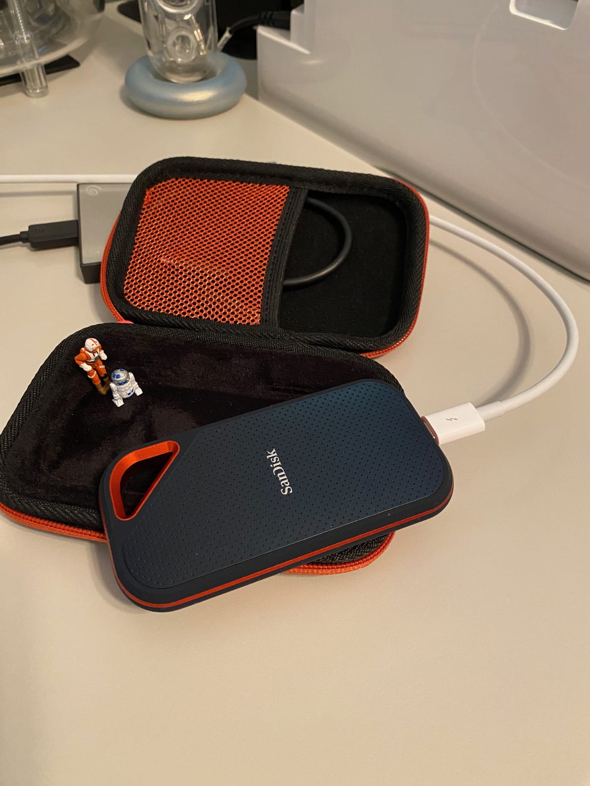 Sandisk 1TB Extreme PRO Portable SSD, Up to 2000MB/s Read Speeds-Old Model customer photo 2