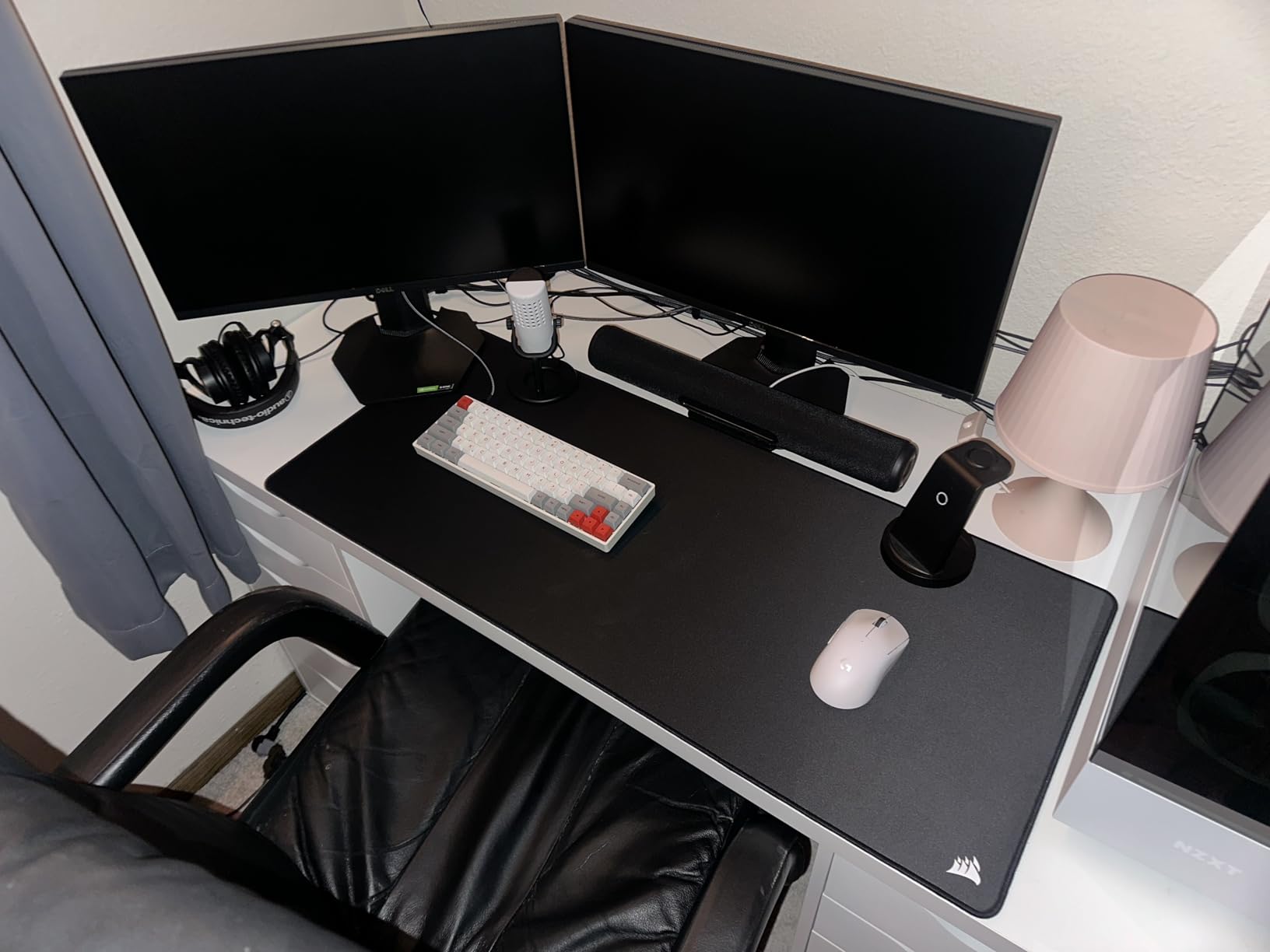 Corsair MM350 PRO Spill-Proof Cloth Gaming Mouse Pad – Extended XL – Black customer photo 1