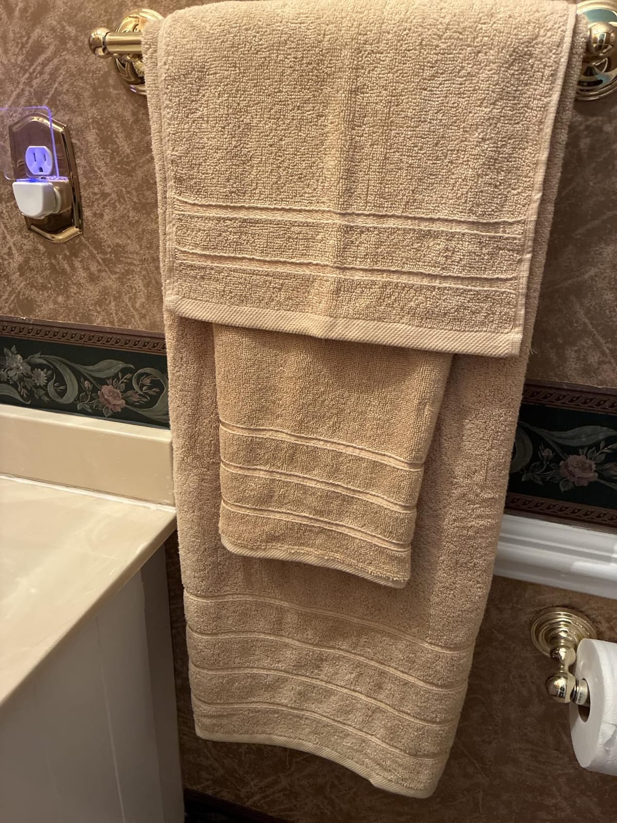 Utopia Towels 8 Piece Luxury Towel Set, 600 GSM, Viscose Stripe, Cool Grey customer photo 2