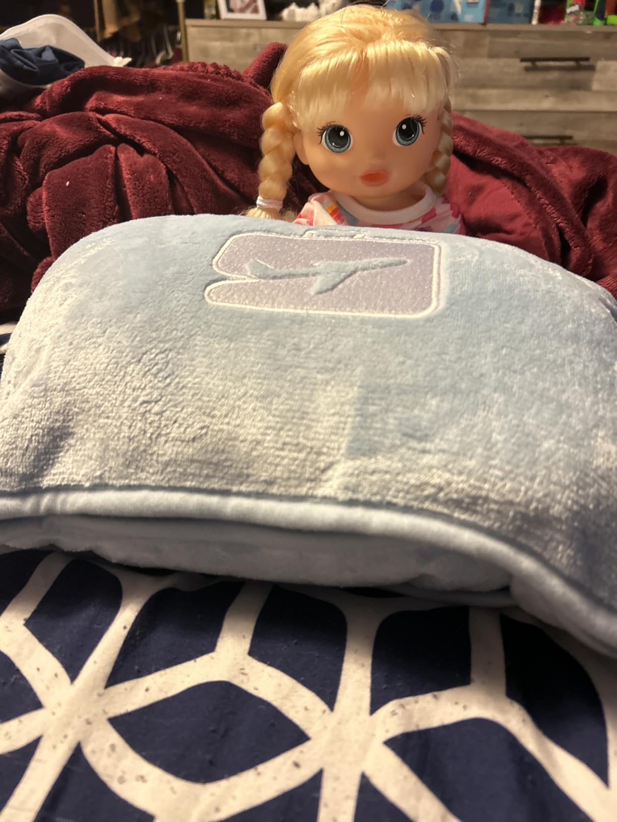 EverSnug Travel Blanket and Pillow - Premium Soft 2 in 1 Airplane Blanket with Soft Bag Pillowcase, Hand Luggage Sleeve and Backpack Clip (Grey) customer photo 2