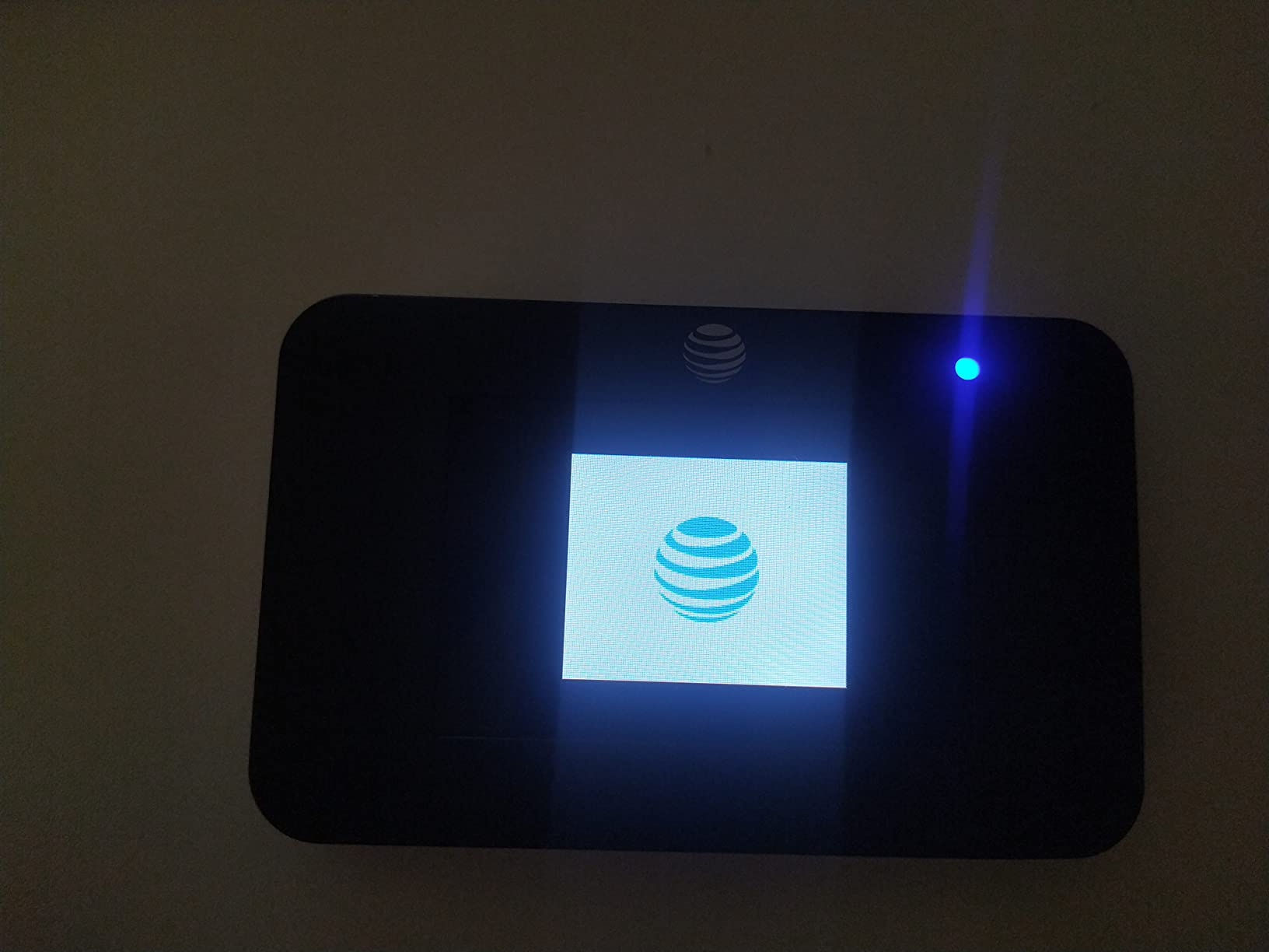 NETGEAR Mobile WiFi Hotspot | 4G LTE Router AC797-100NAS | 400Mbps Download Speed | Connect up to 15 Devices | Create a WLAN Anywhere | GSM Unlocked (Renewed) customer photo 2