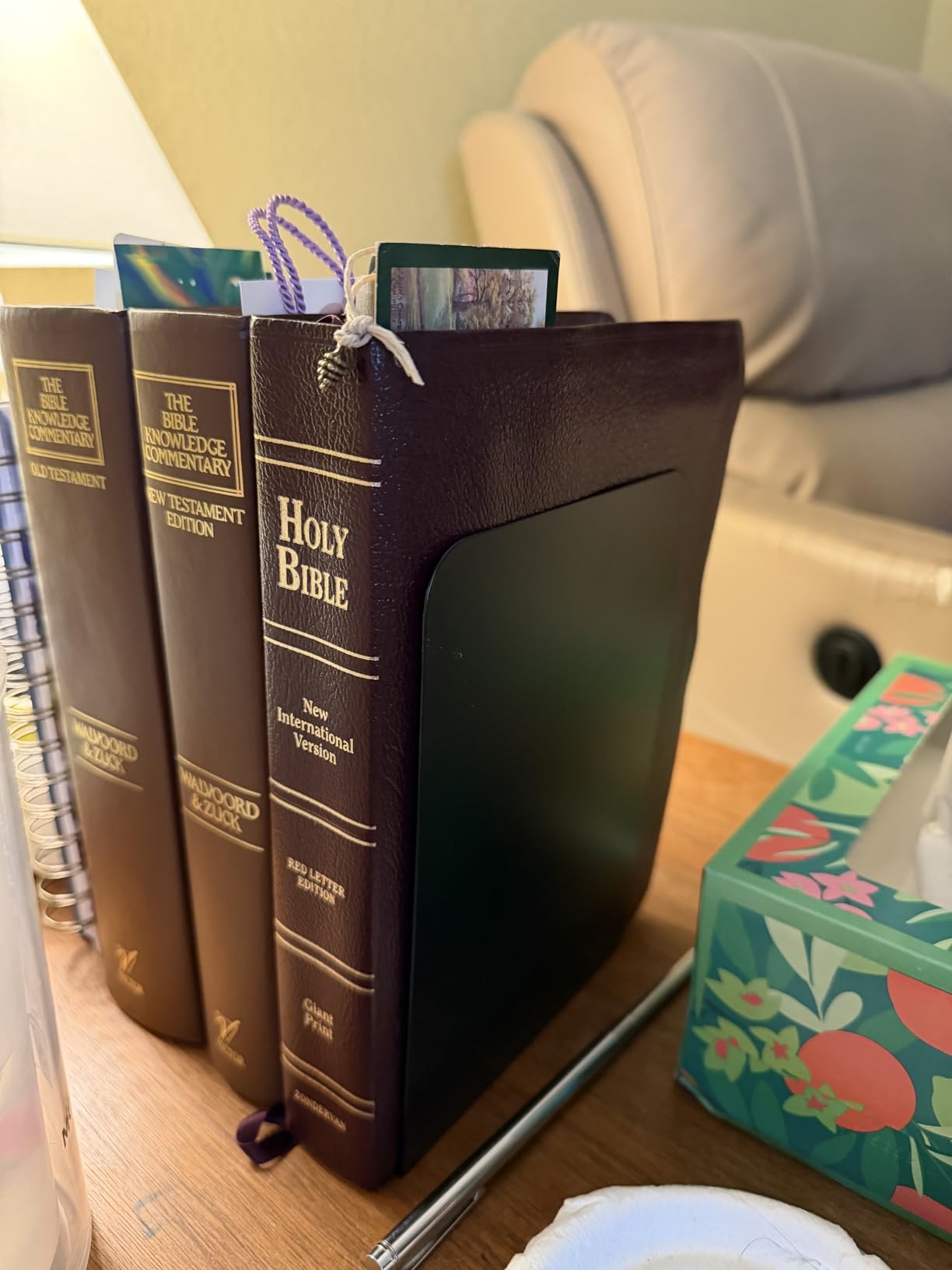 VFINE Bookends 1 Pair, Black Metal Book Ends, Heavy Bookends for Shelves, Book Stopper for Heavy Books, Book Organizer for Home Office School Supplies customer photo 1