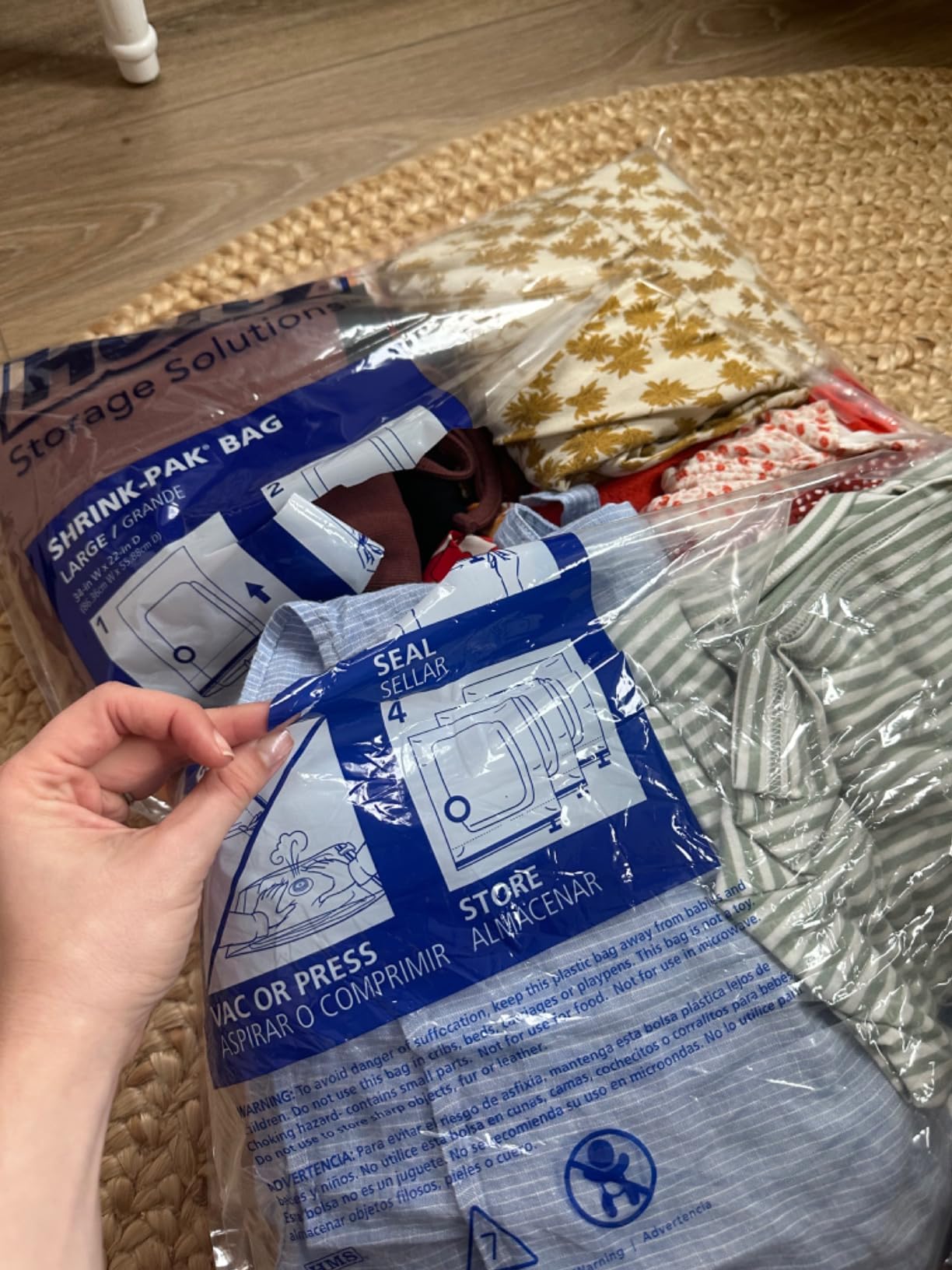 Hefty Shrink-Pak - 4 Large Vacuum Storage Bags for Clothes, Pillows, Towels, or Blankets - Space Saver Vacuum Sealer Bags Ideal Under Bed Storage Solutions customer photo 2