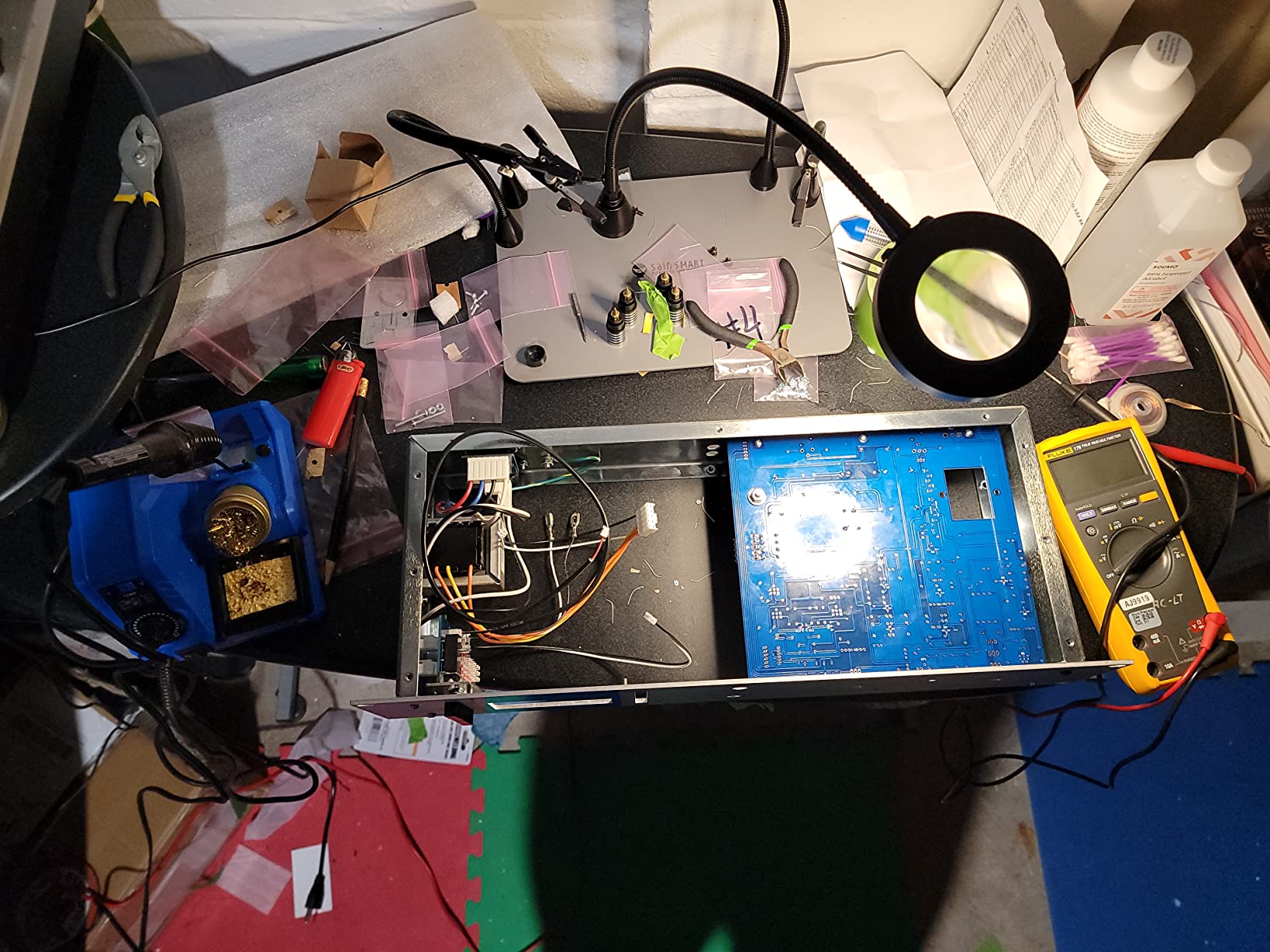 SainSmart Magnetic Helping Hands Soldering Station with an 11.1 x 7.1 Inch Larger Base, 5X LED Magnifying Lamp, 4 PCB Circuit Board Holder & 4 Flexible Magnetic Helping Hands customer photo 1