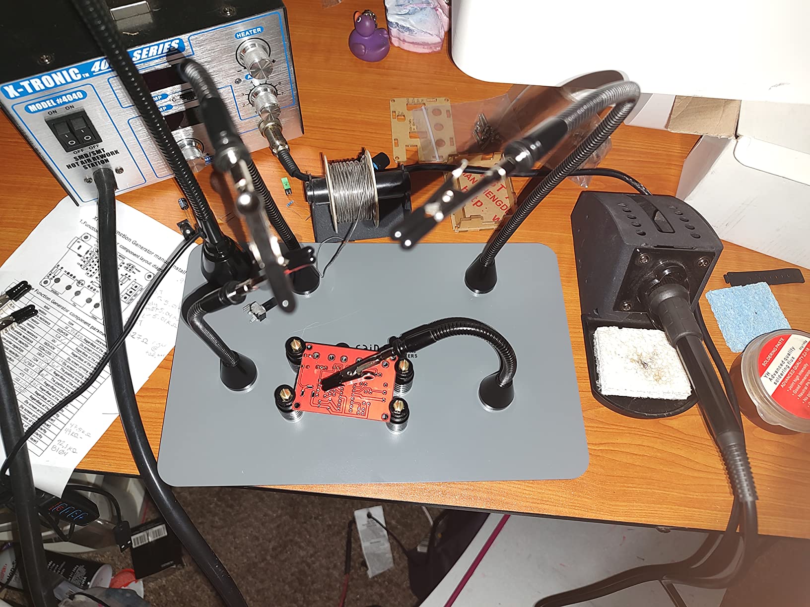 SainSmart Magnetic Helping Hands Soldering Station with an 11.1 x 7.1 Inch Larger Base, 5X LED Magnifying Lamp, 4 PCB Circuit Board Holder & 4 Flexible Magnetic Helping Hands customer photo 2