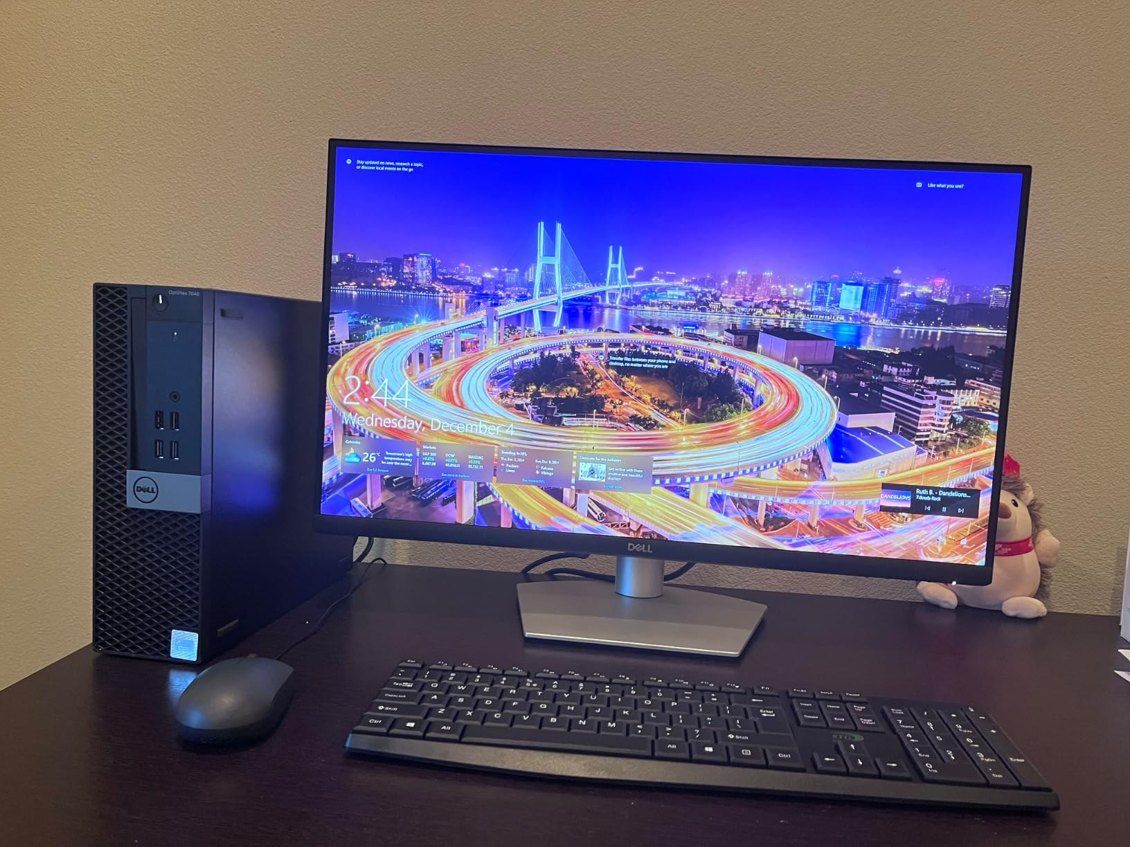 Dell S2722DC Monitor - 27-inch WQHD (2560x1440) 75Hz 4Ms Display, AMD FreeSync, Built in Speaker, USB Type-C Connectivity, Height/Pivot/Swivel/Tilt Adjust - Platinum Silver customer photo 2
