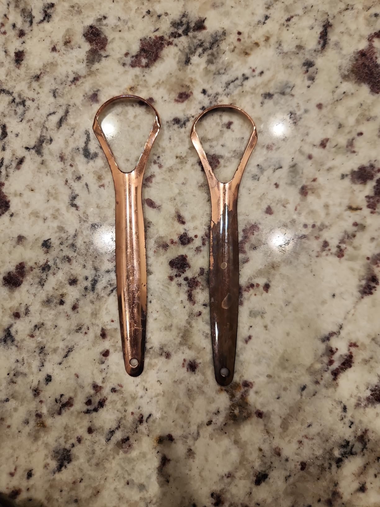 RONAVO Tongue Scraper for Adults, Two Colors Designed for Couples, Cure Bad Breath, Tongue Cleaners Stainless Steel, Metal Tongue Scrapers for Oral Care & Hygiene (2 Pack) customer photo 2
