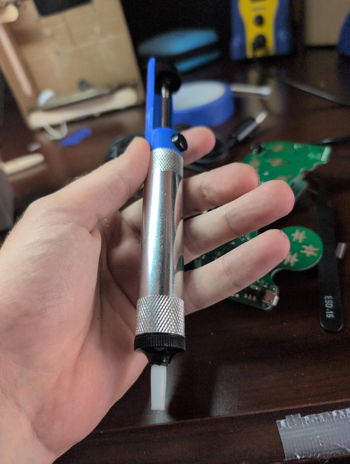 Solder Sucker Desoldering Pump,Electric Soldering Iron Auxiliary Tool Manual Desoldering Suction Pump,Vacuum Pump Solder Removal Tool (1pcs Desoldering Pumps) customer photo 1