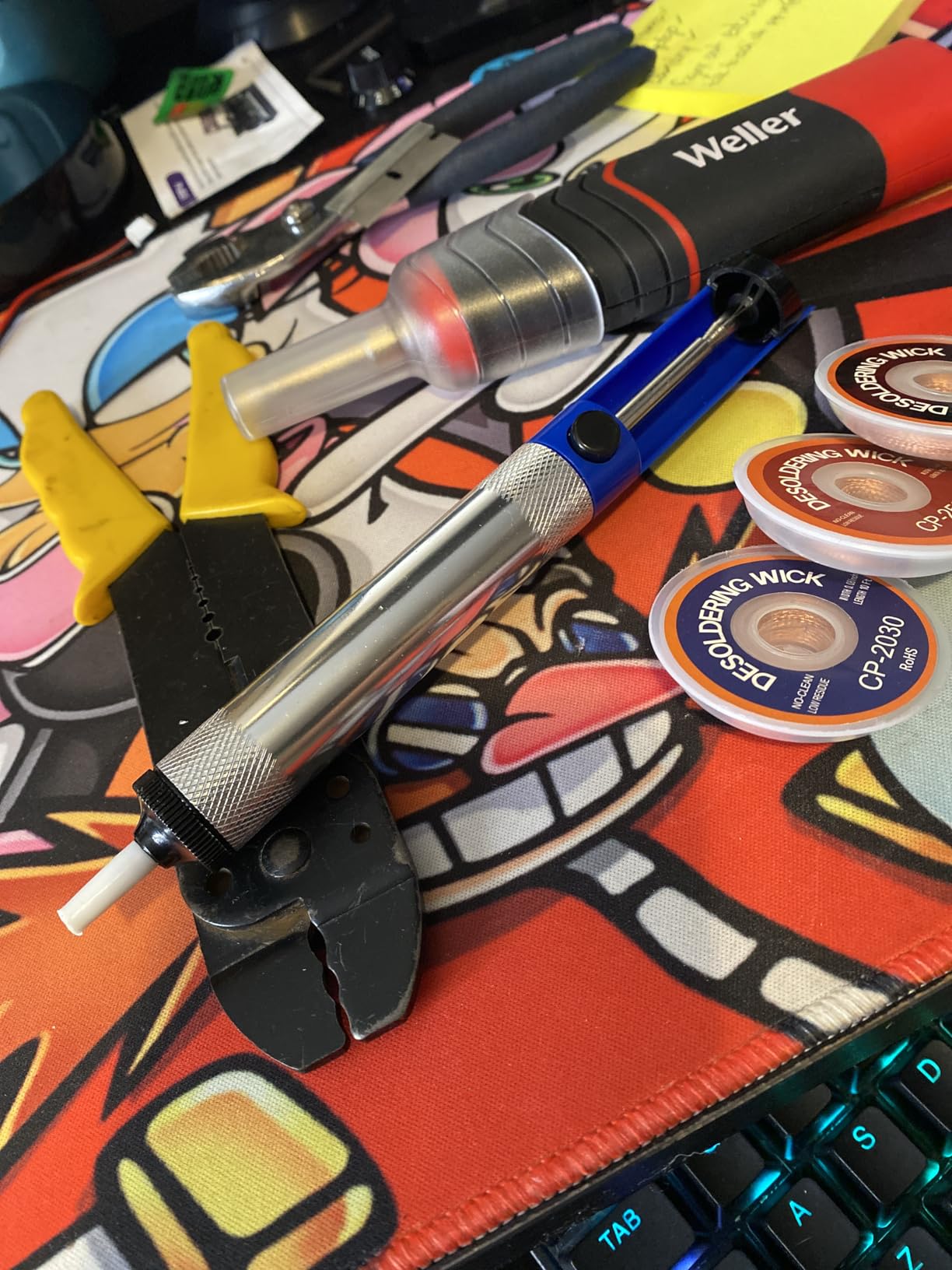Solder Sucker Desoldering Pump,Electric Soldering Iron Auxiliary Tool Manual Desoldering Suction Pump,Vacuum Pump Solder Removal Tool (1pcs Desoldering Pumps) customer photo 2