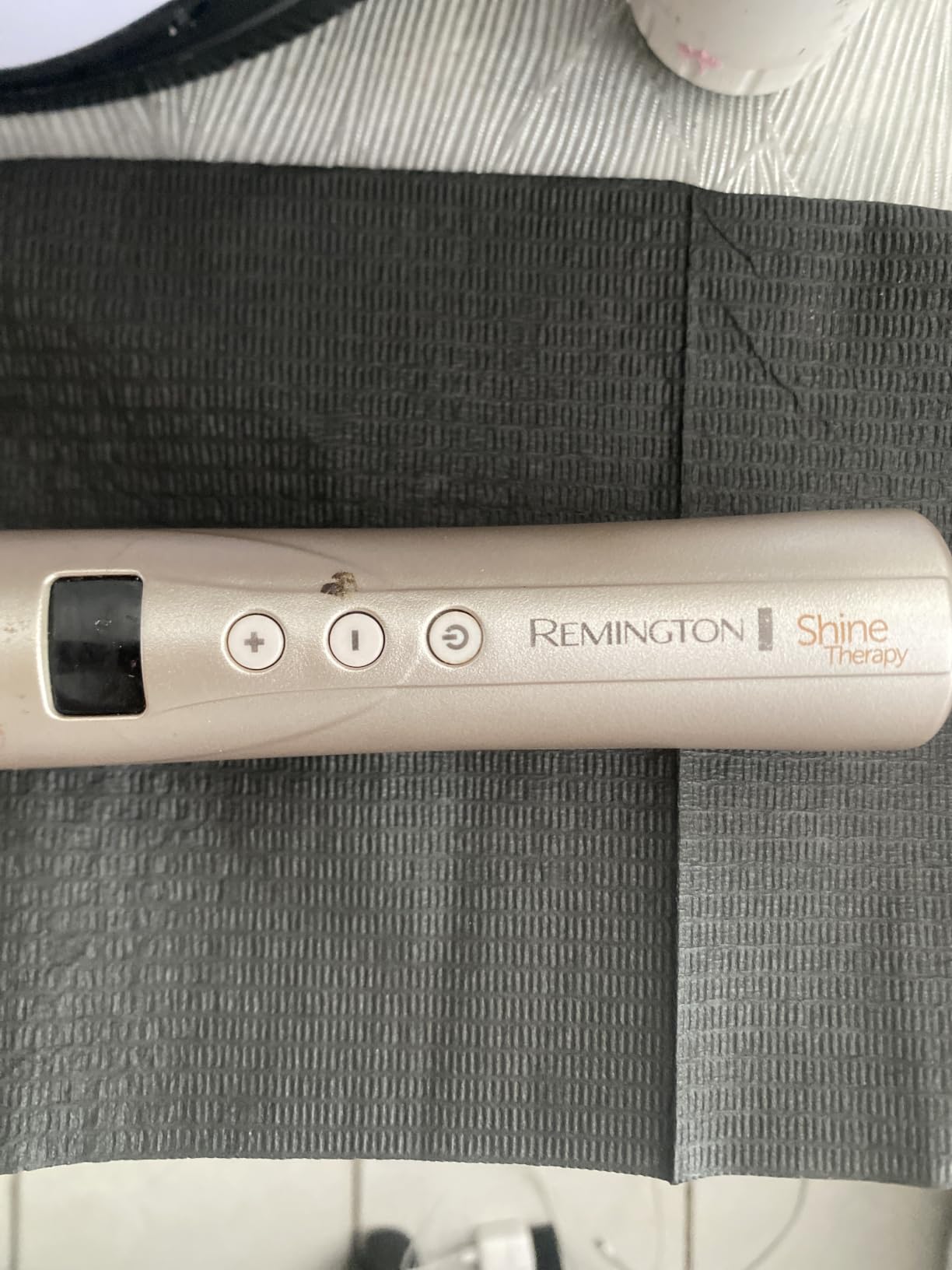 Remington Shine Therapy Argan Oil & Keratin Infused ½-1 Inch Tapered Curling Wand for Natural Curls, Includes Heat Glove customer photo 1